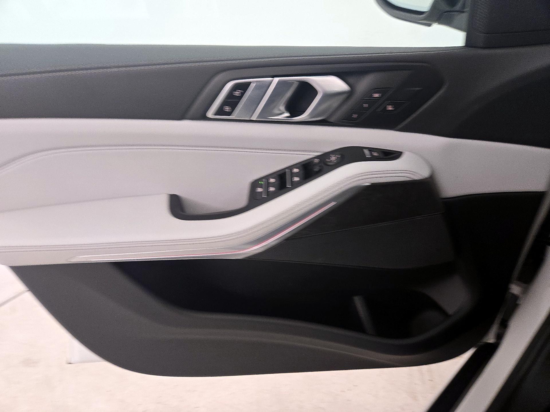 Thumbnail: 2023 BMW X5 - 12