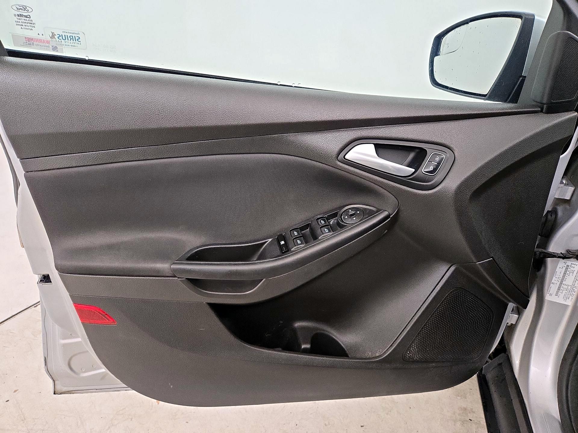 Thumbnail: 2016 Ford Focus - 12