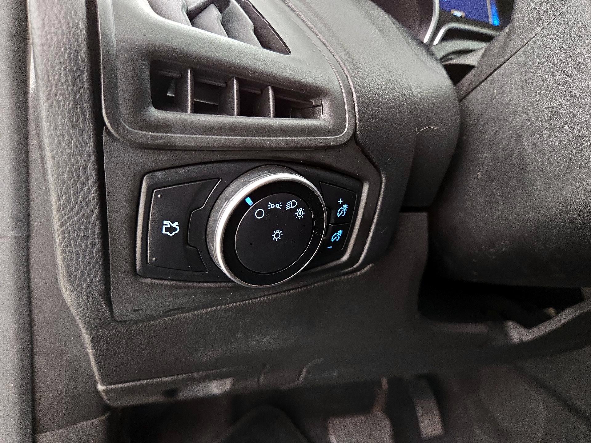 Thumbnail: 2016 Ford Focus - 13