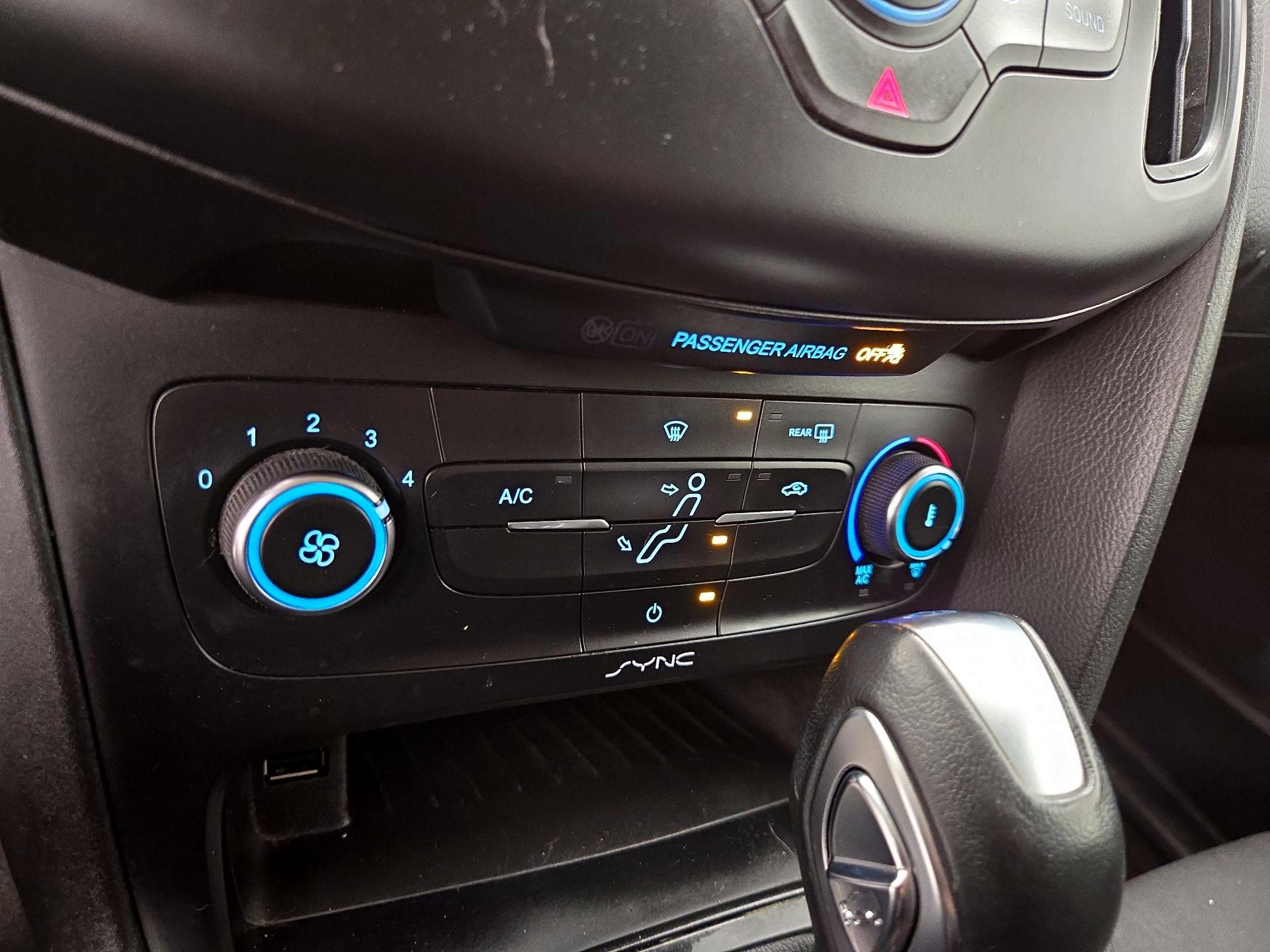 Thumbnail: 2016 Ford Focus - 16