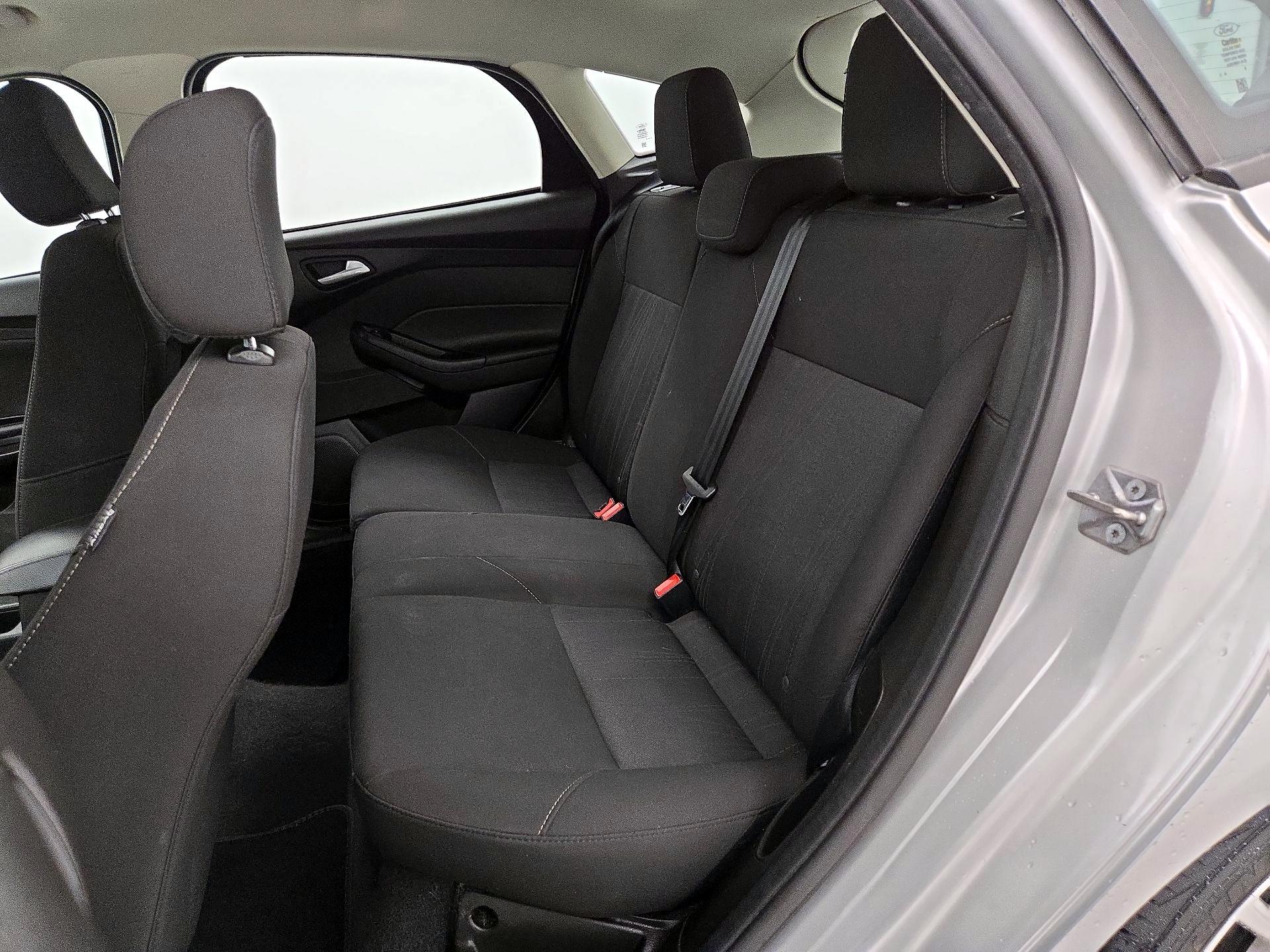 Thumbnail: 2016 Ford Focus - 19