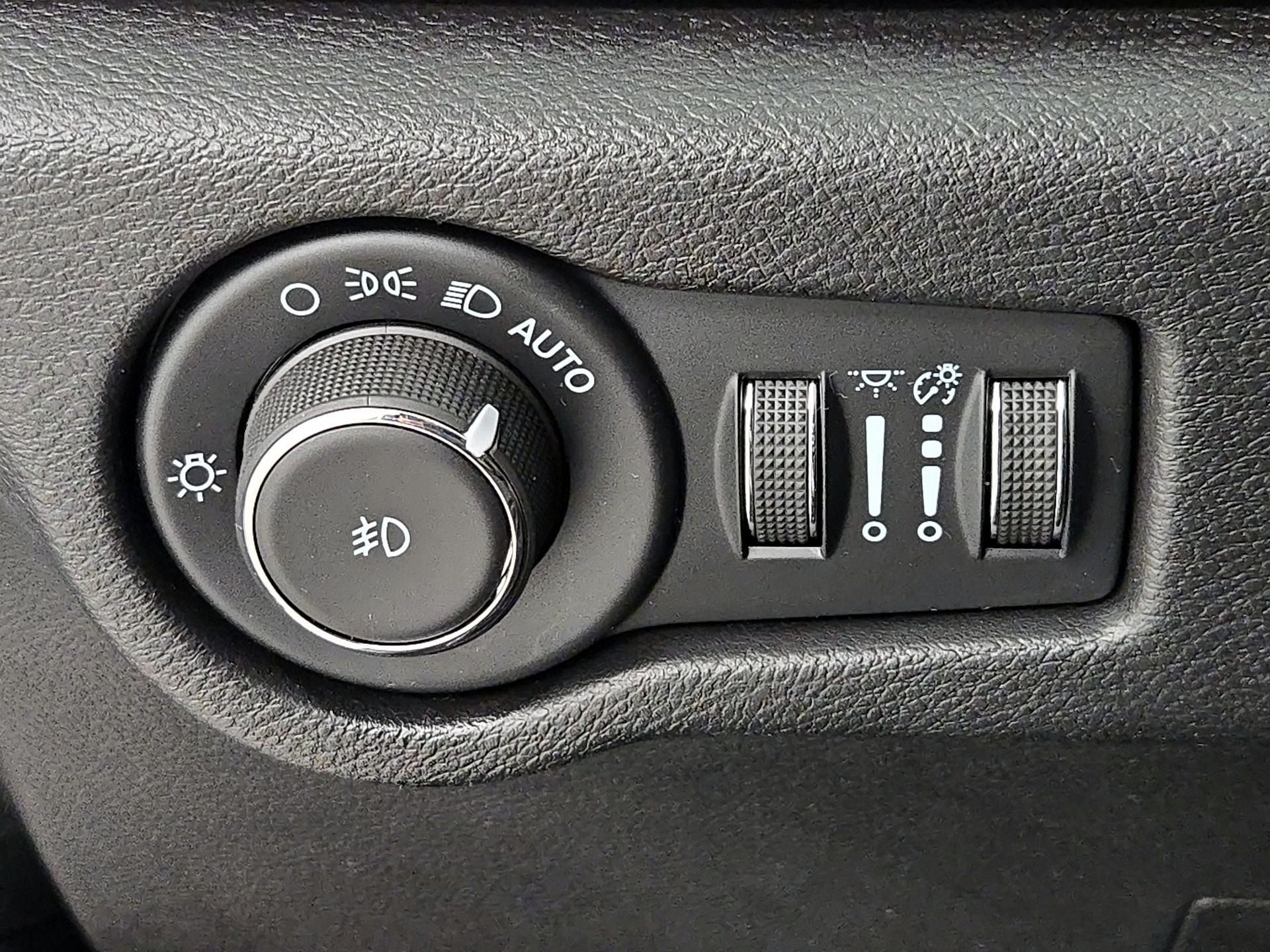 Thumbnail: 2021 Chrysler Pacifica - 13