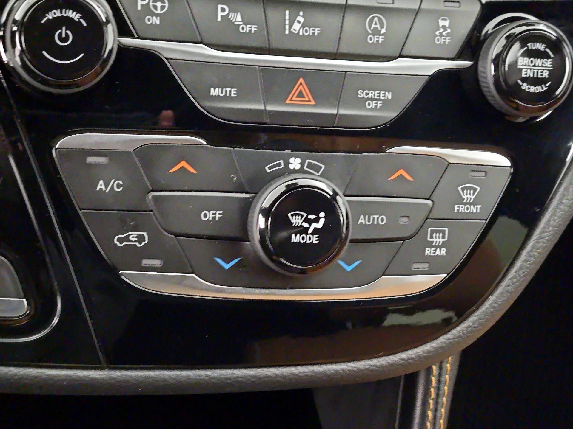 Thumbnail: 2021 Chrysler Pacifica - 17