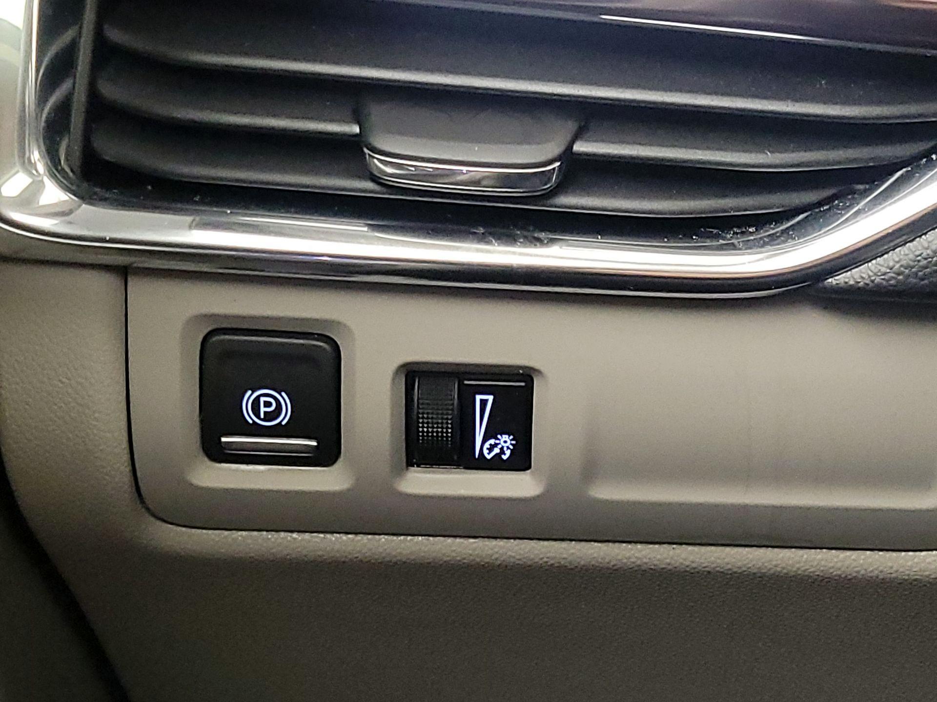 Thumbnail: 2022 Cadillac XT4 - 13