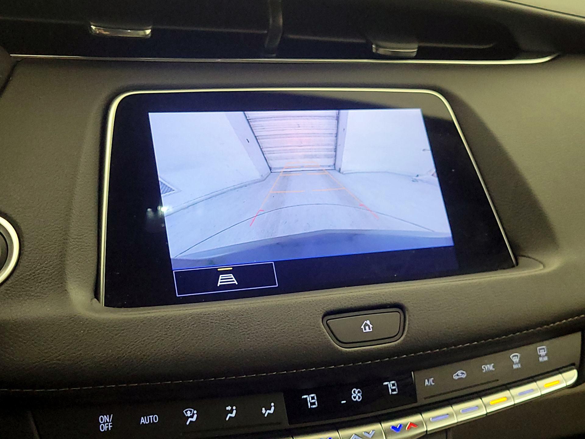 Thumbnail: 2022 Cadillac XT4 - 14