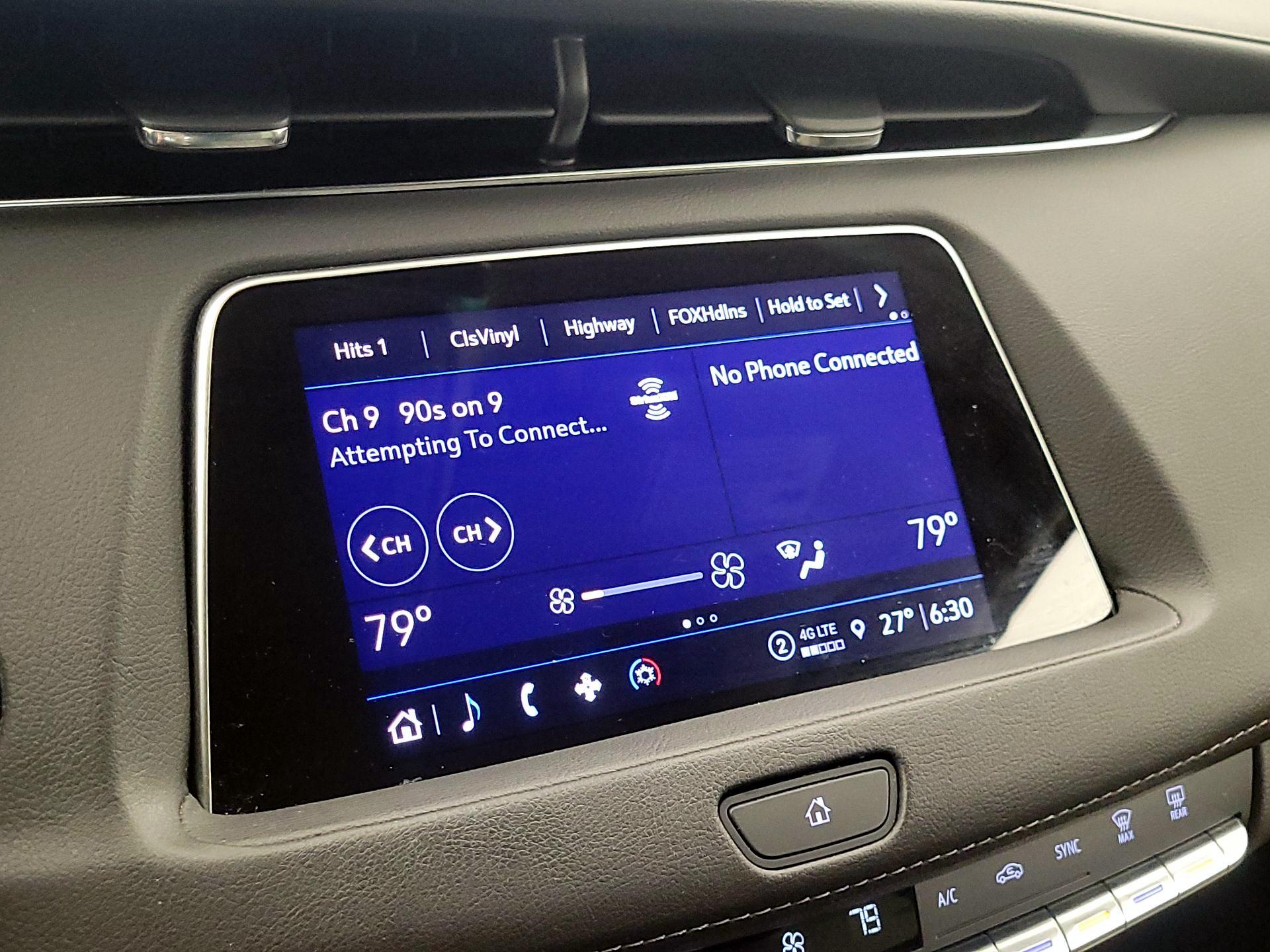 Thumbnail: 2022 Cadillac XT4 - 15