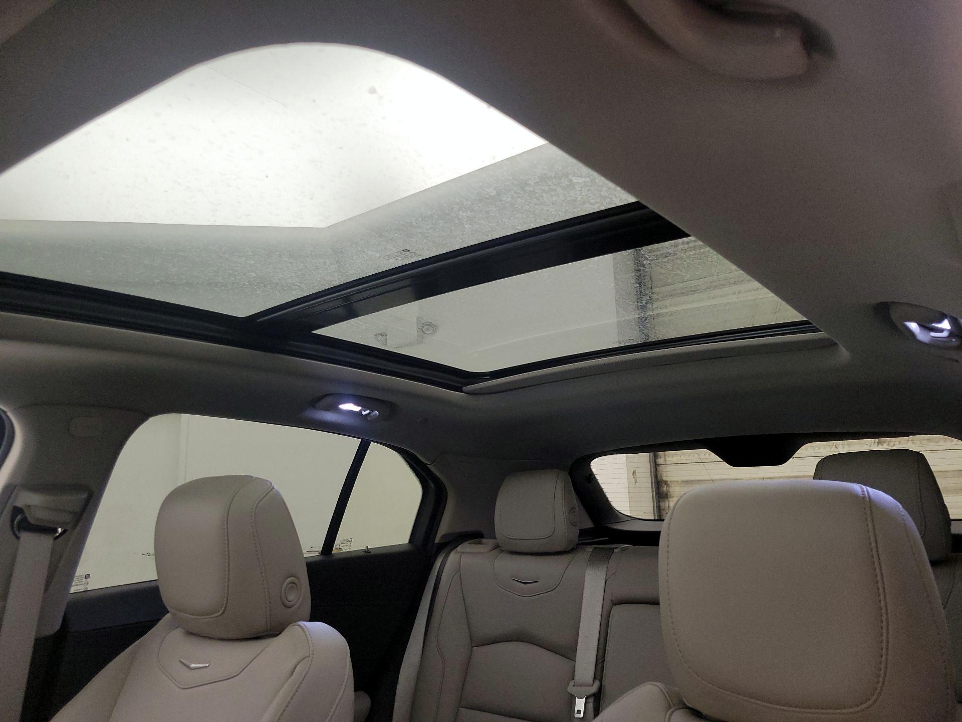 Thumbnail: 2022 Cadillac XT4 - 19