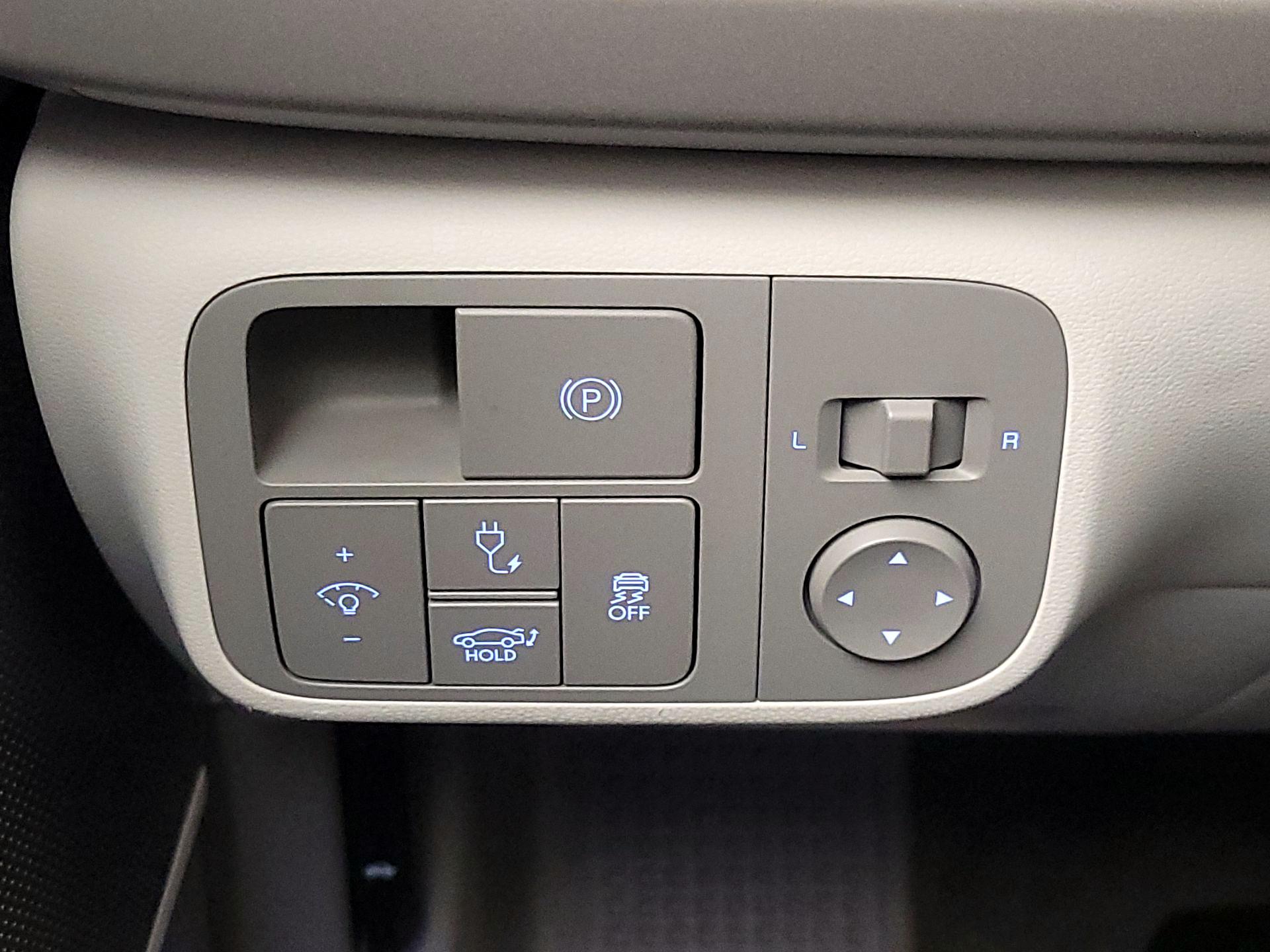 Thumbnail: 2024 Hyundai Ioniq 6 - 13