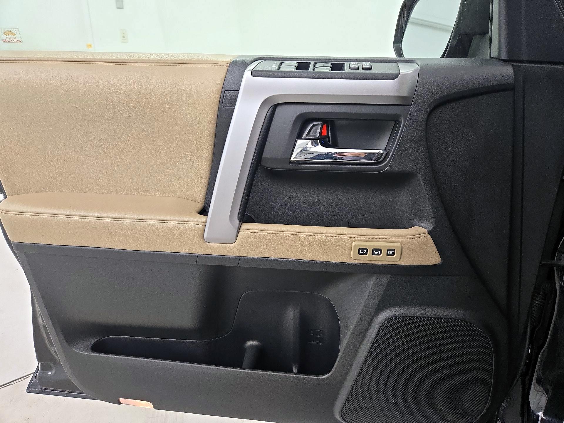 Thumbnail: 2016 Toyota 4Runner - 12