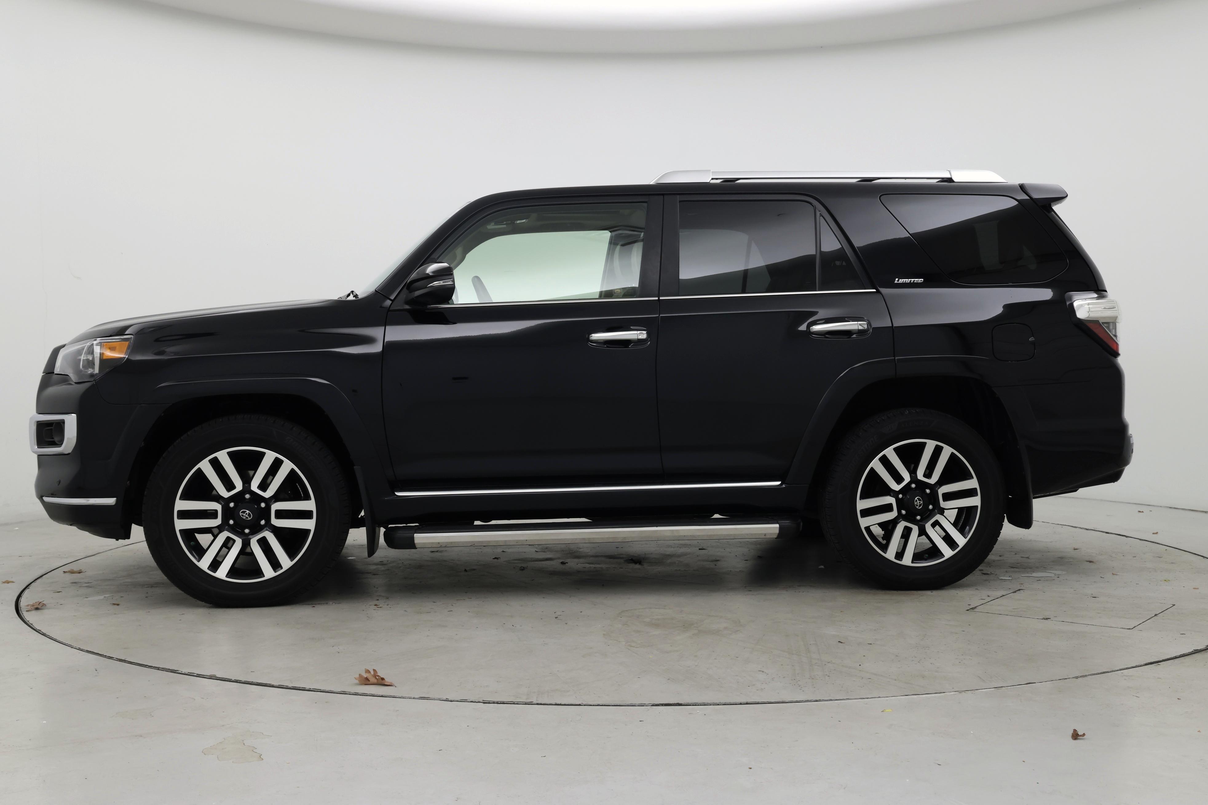 Thumbnail: 2016 Toyota 4Runner - 3