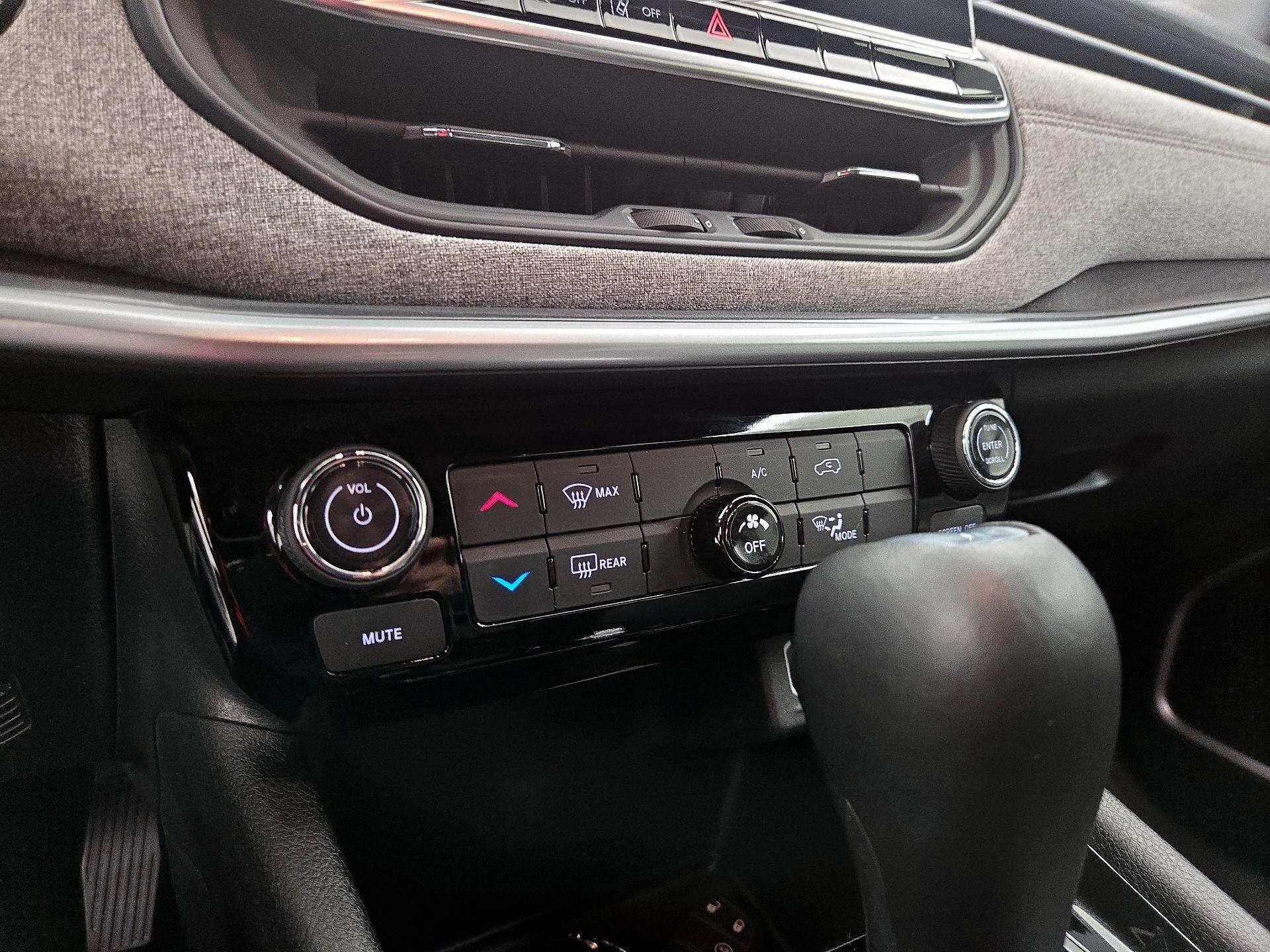 Thumbnail: 2023 Jeep Compass - 16