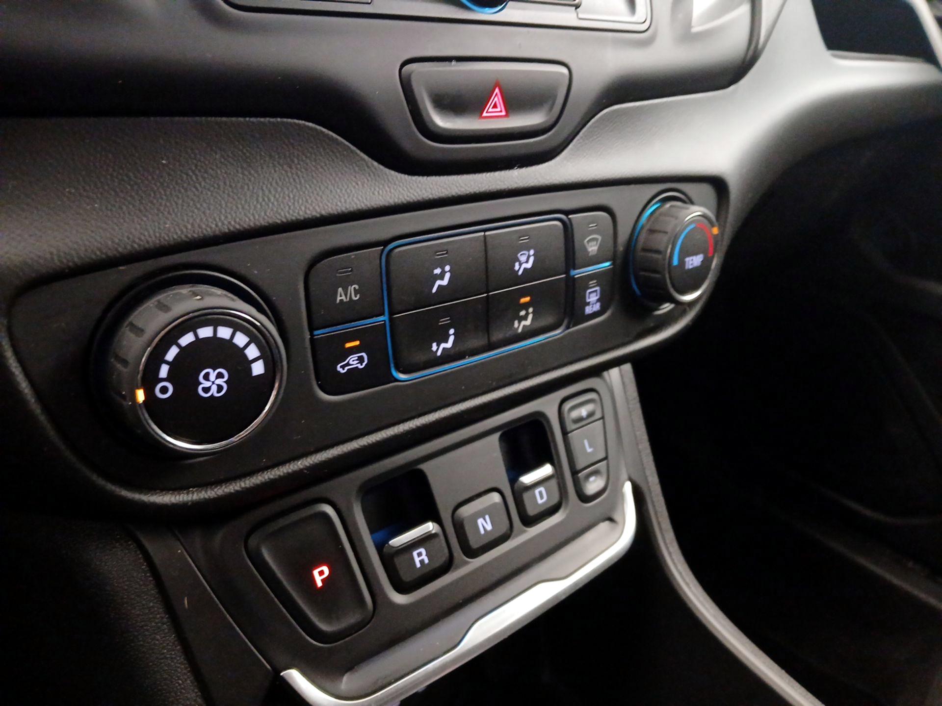 Thumbnail: 2020 GMC Terrain - 16