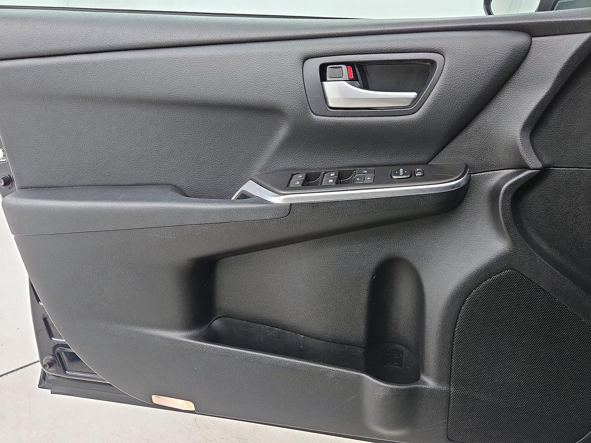 Thumbnail: 2017 Toyota Camry - 12