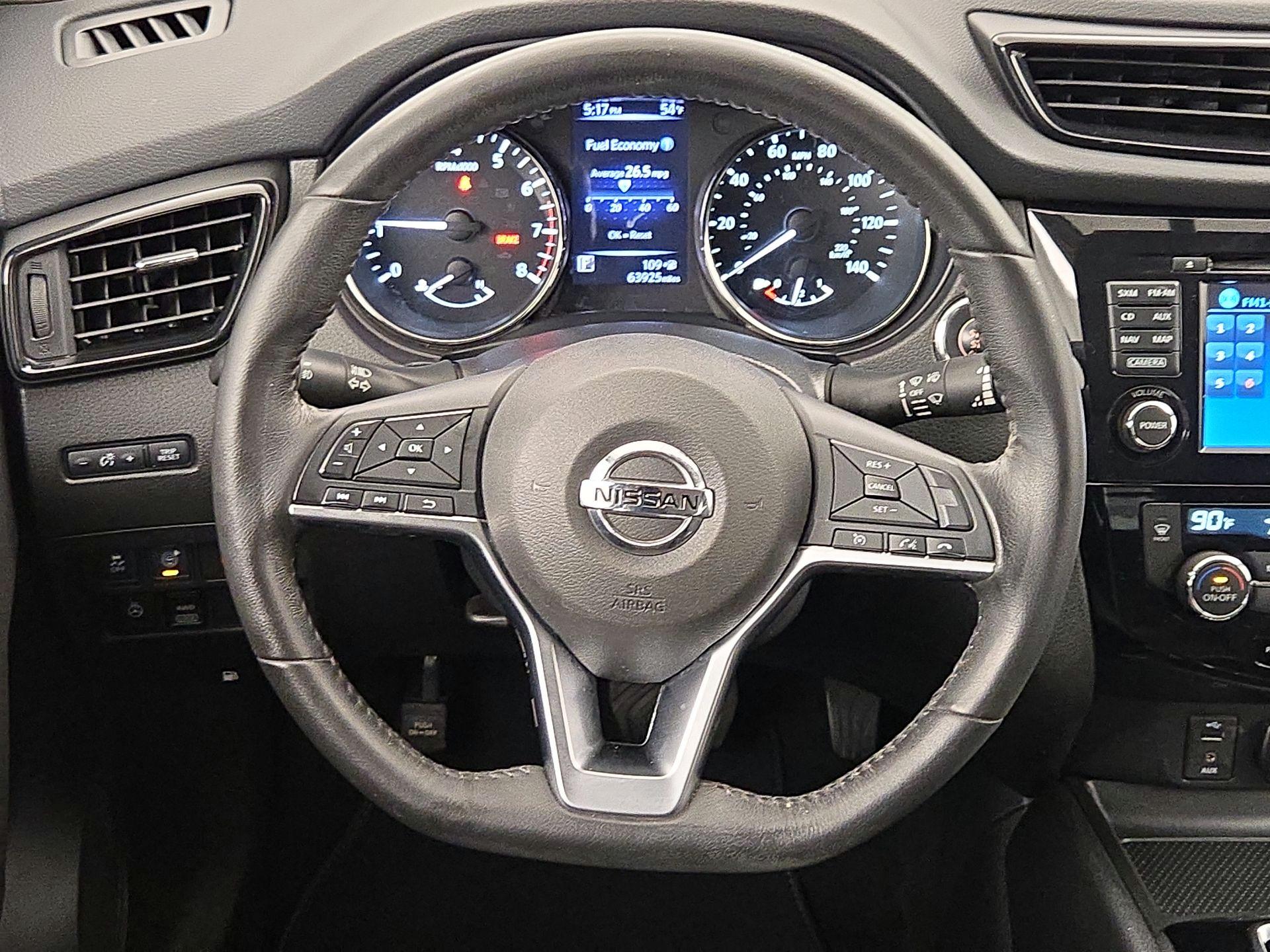 Thumbnail: 2018 Nissan Rogue Sport - 10