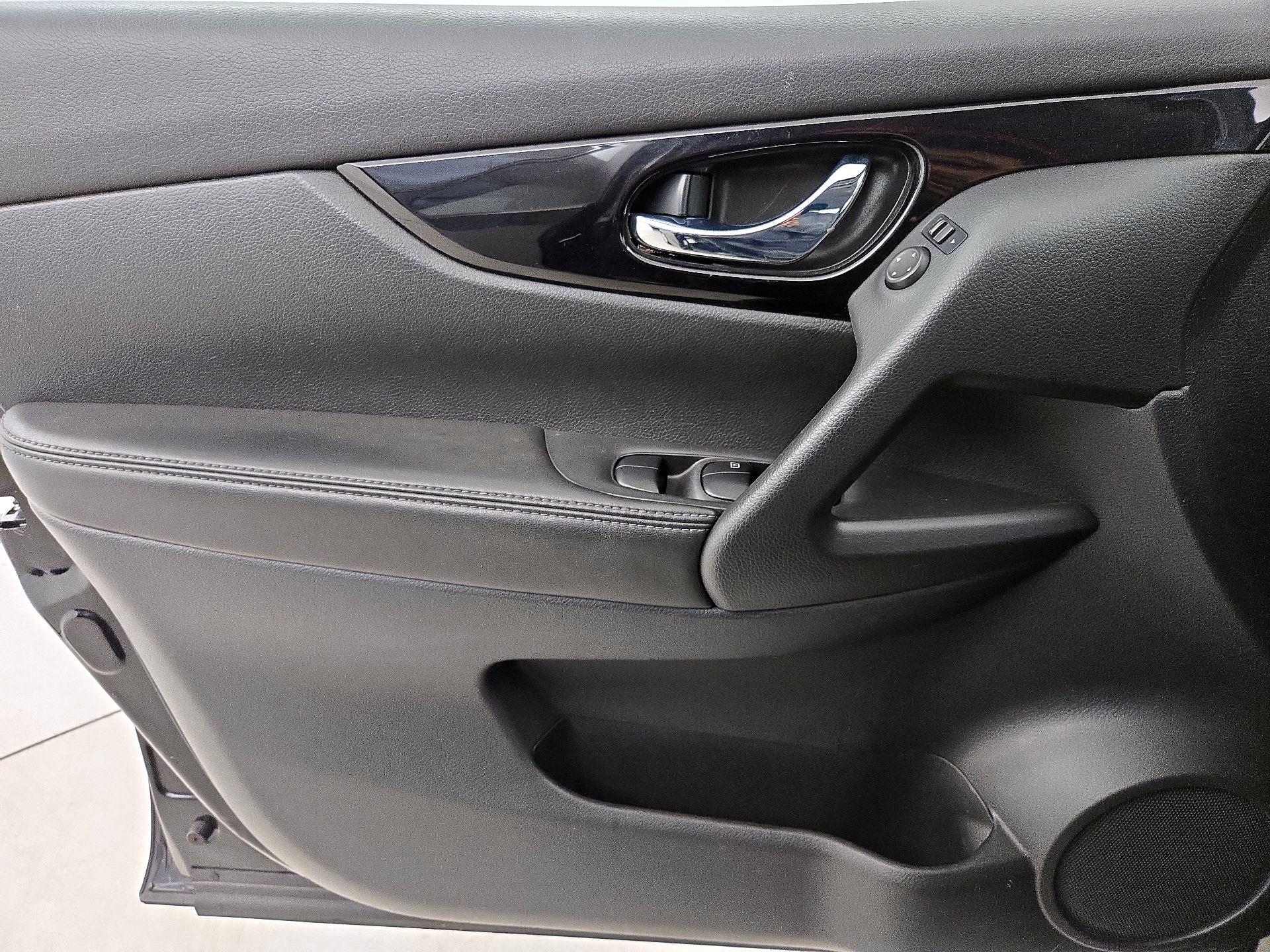 Thumbnail: 2018 Nissan Rogue Sport - 12