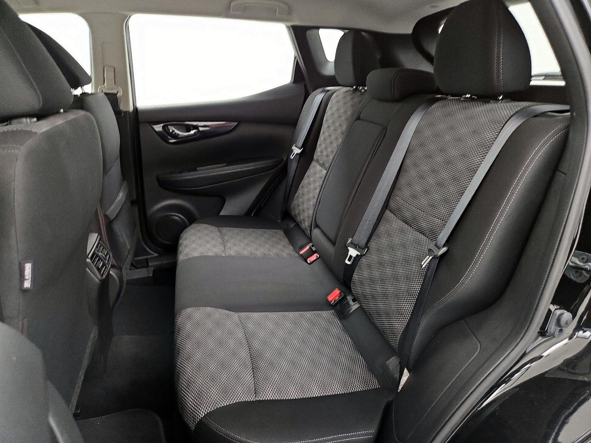 Thumbnail: 2018 Nissan Rogue Sport - 20