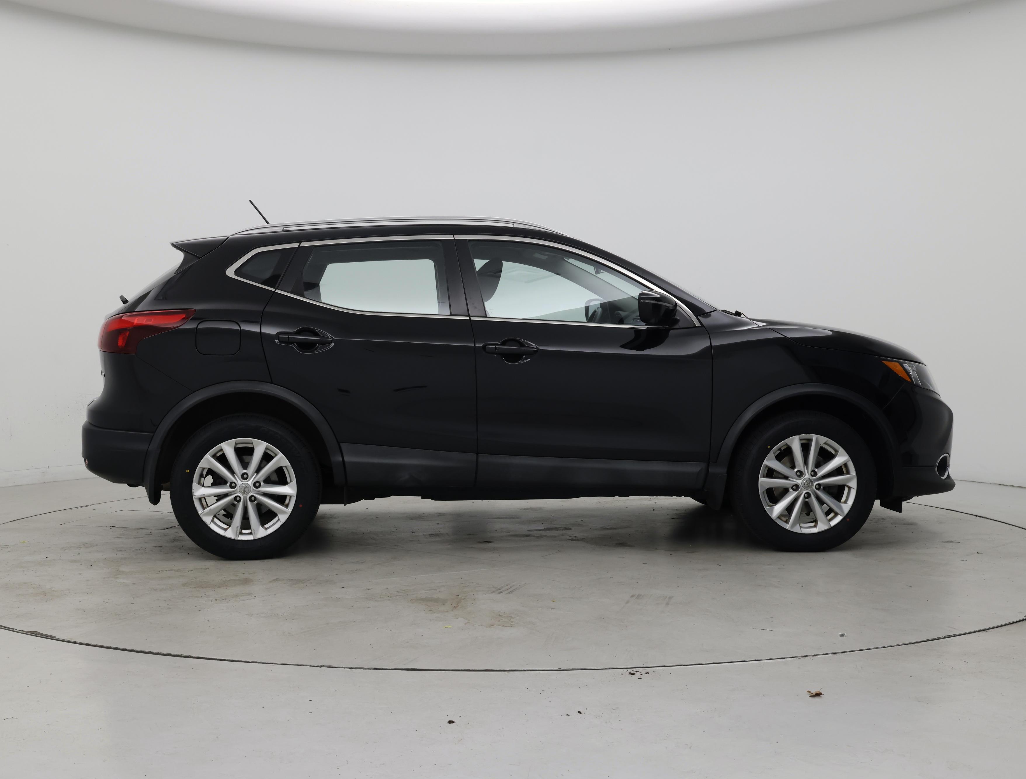 Thumbnail: 2018 Nissan Rogue Sport - 7