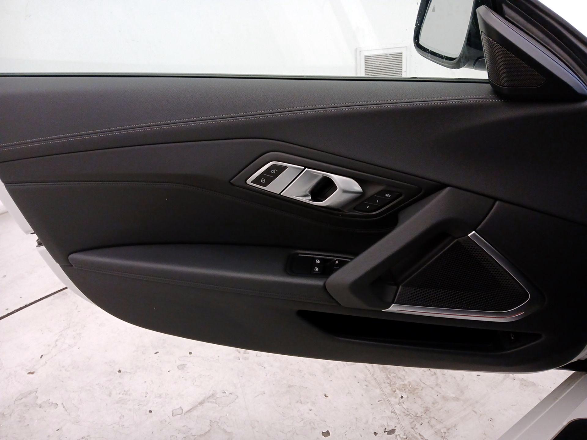 Thumbnail: 2025 BMW Z4 - 12