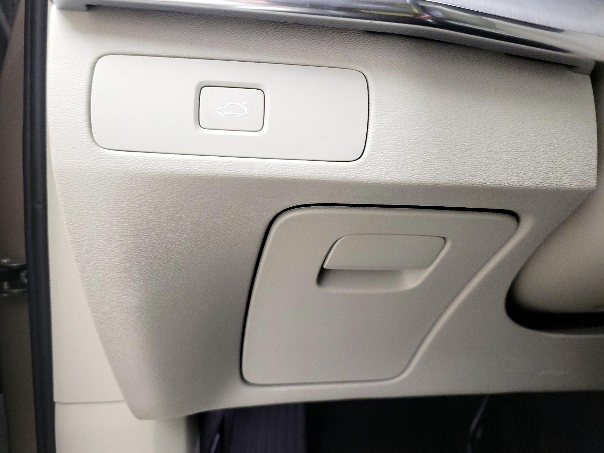 Thumbnail: 2024 Volvo XC90 - 13