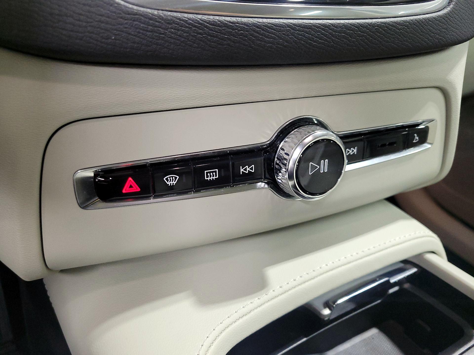 Thumbnail: 2024 Volvo XC90 - 17