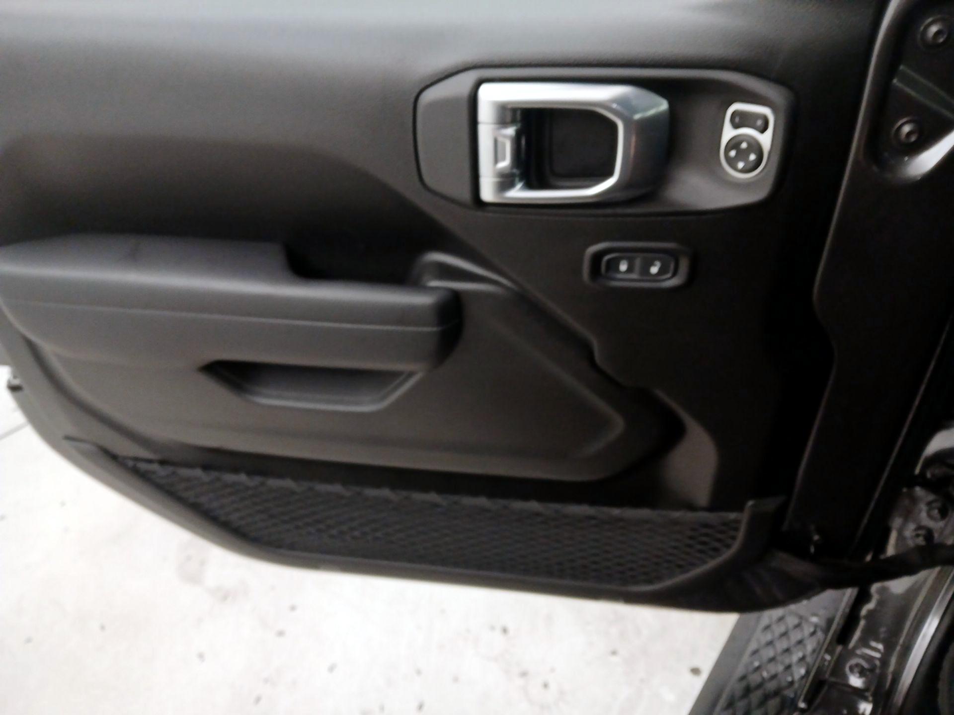 Thumbnail: 2025 Jeep Gladiator - 12