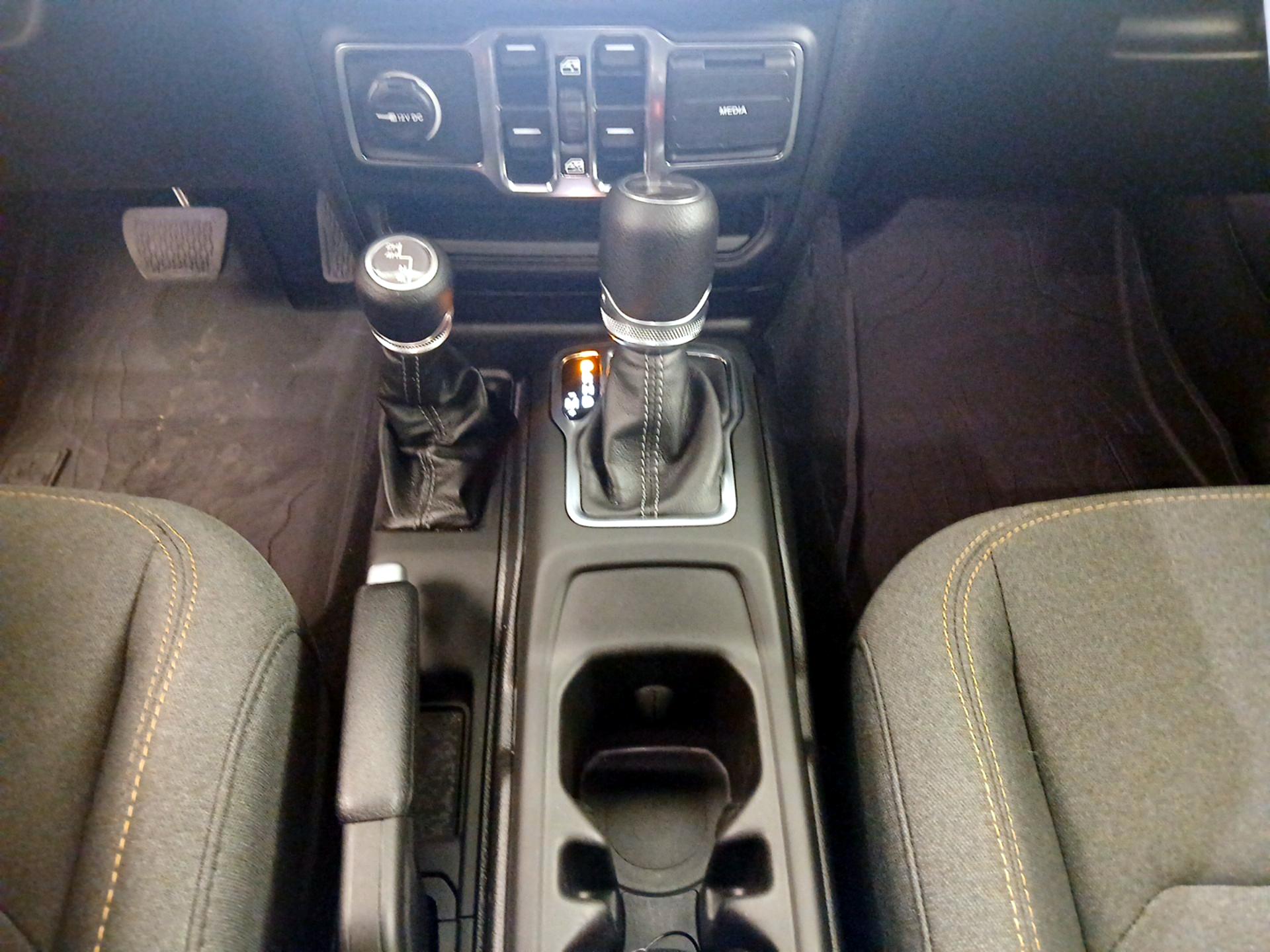 Thumbnail: 2025 Jeep Gladiator - 17