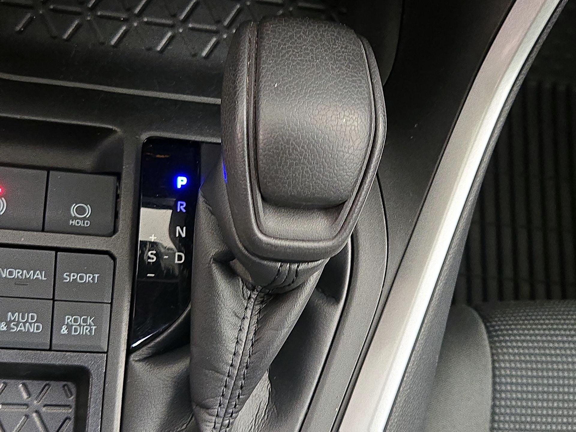 Thumbnail: 2022 Toyota RAV4 - 17