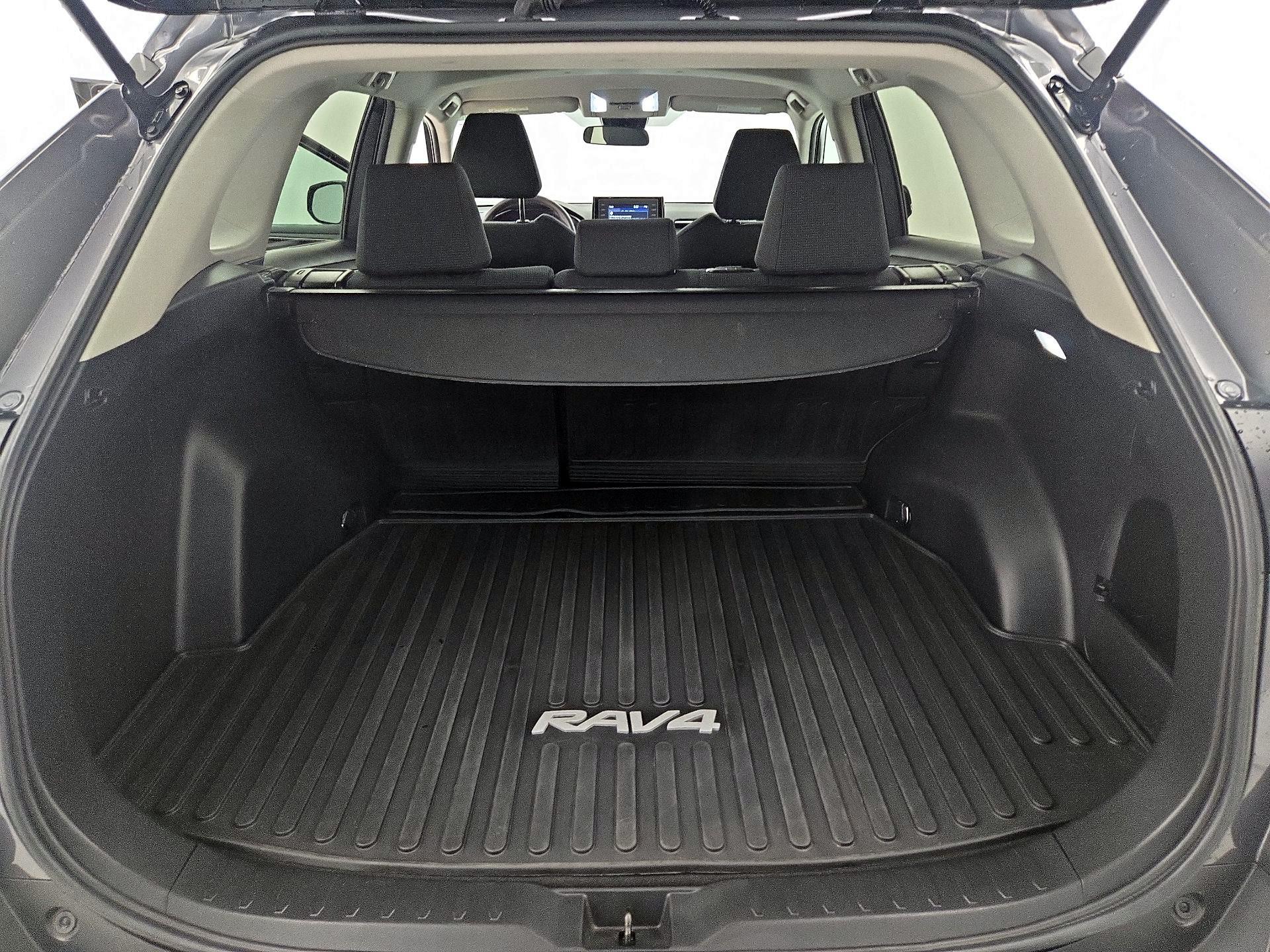 Thumbnail: 2022 Toyota RAV4 - 20