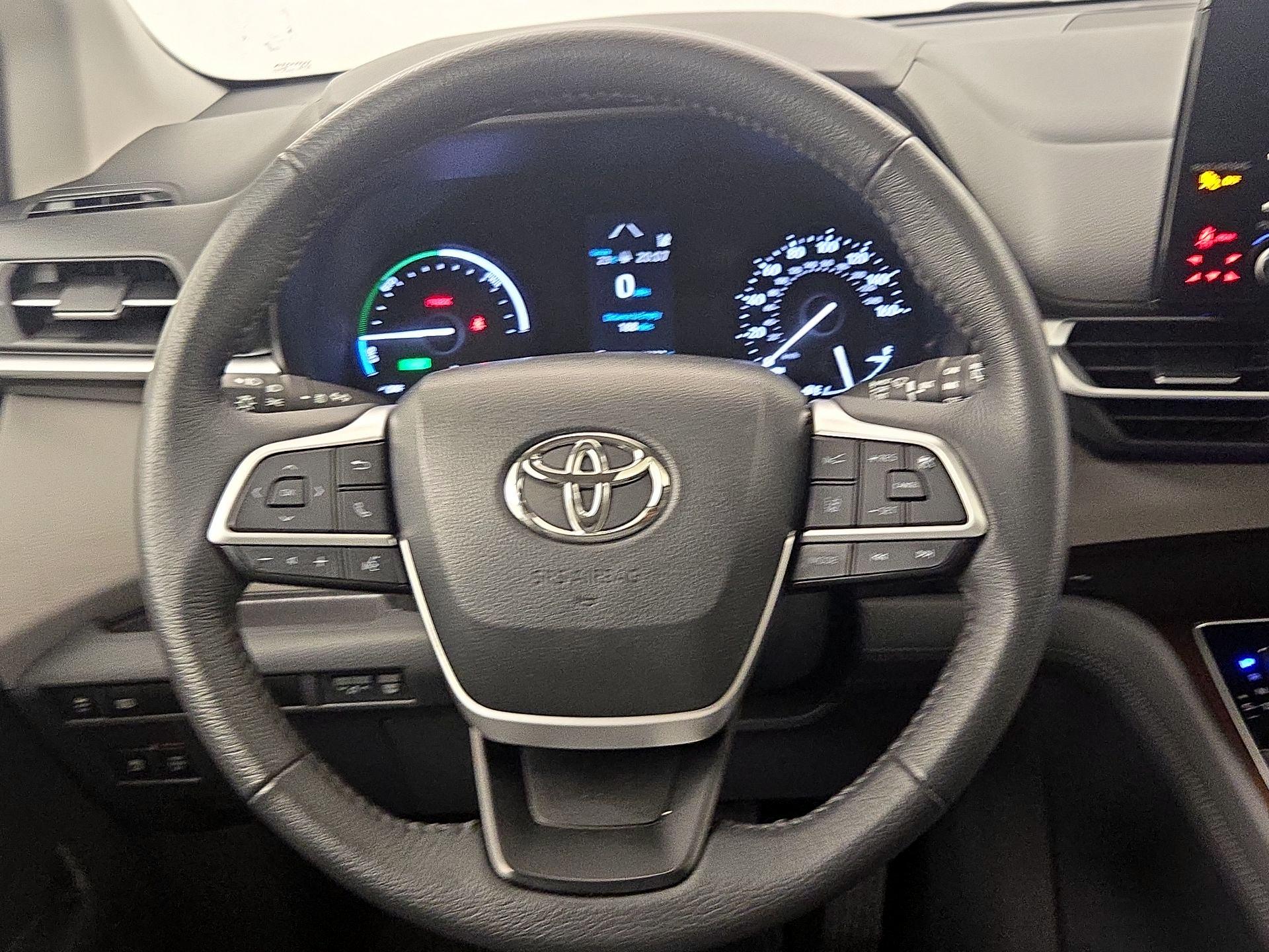 Thumbnail: 2023 Toyota Sienna - 10