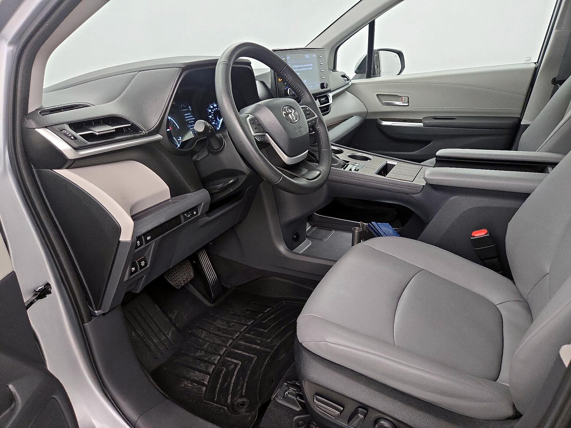 Thumbnail: 2023 Toyota Sienna - 11