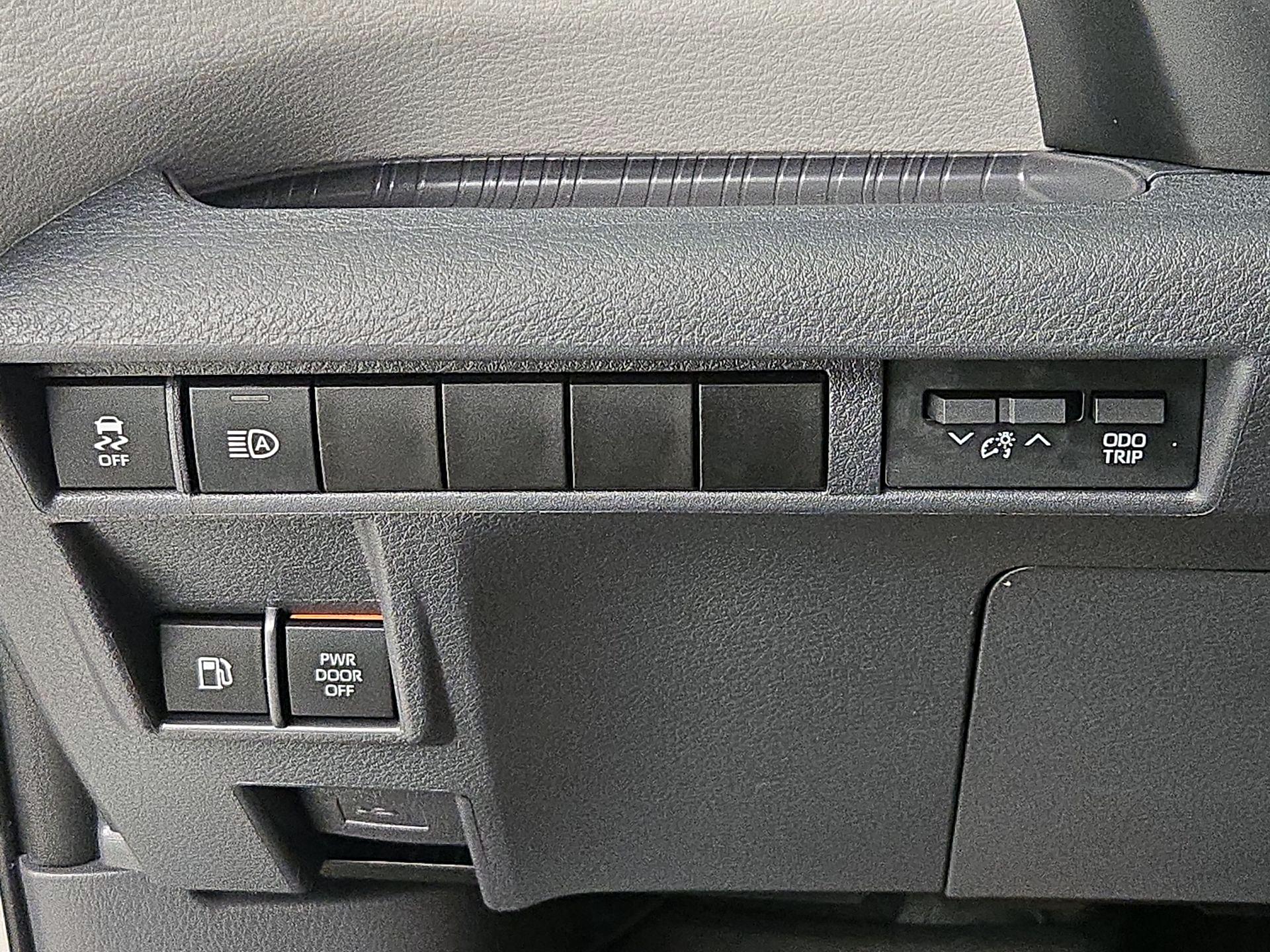 Thumbnail: 2023 Toyota Sienna - 13