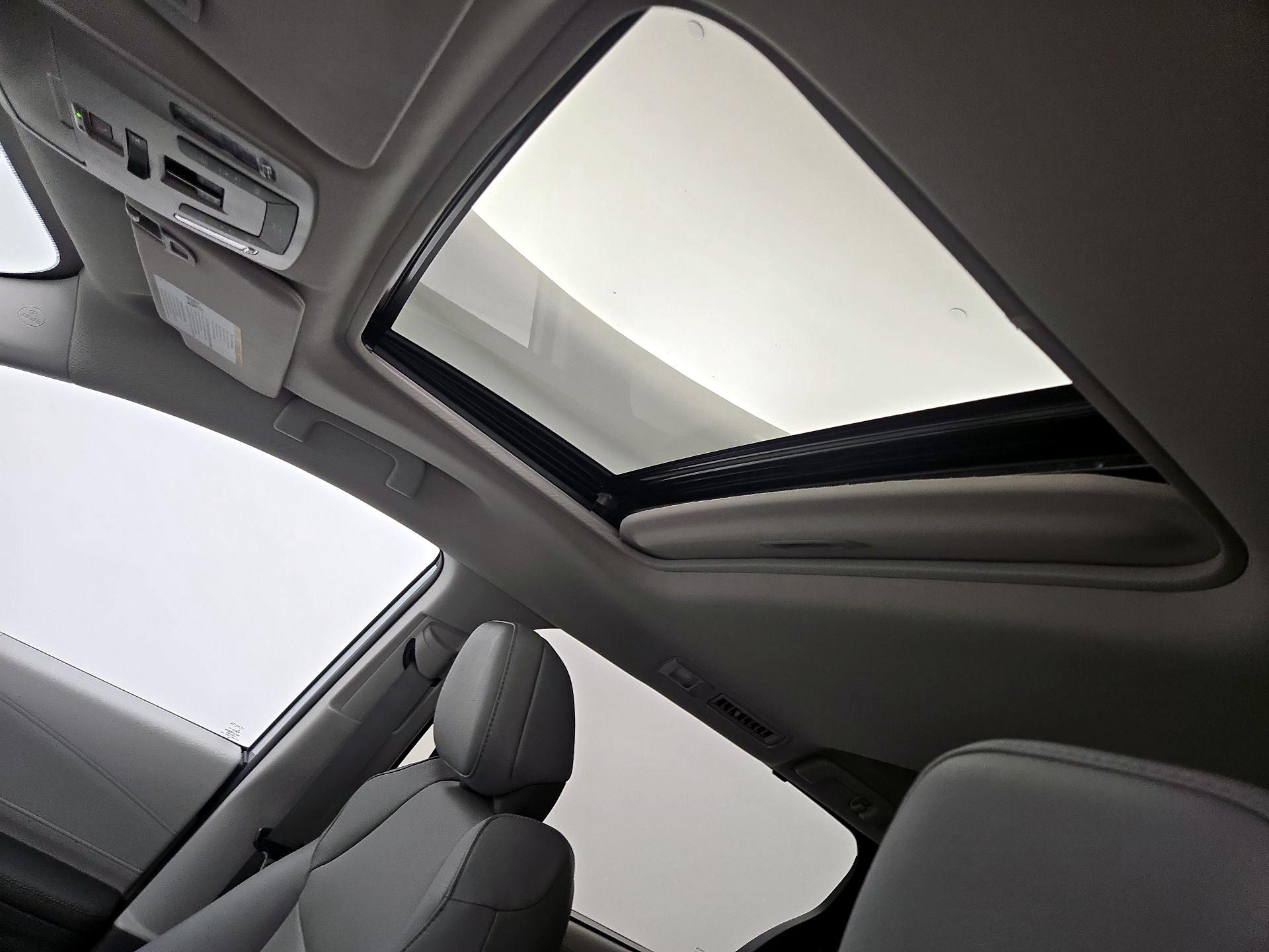 Thumbnail: 2023 Toyota Sienna - 19