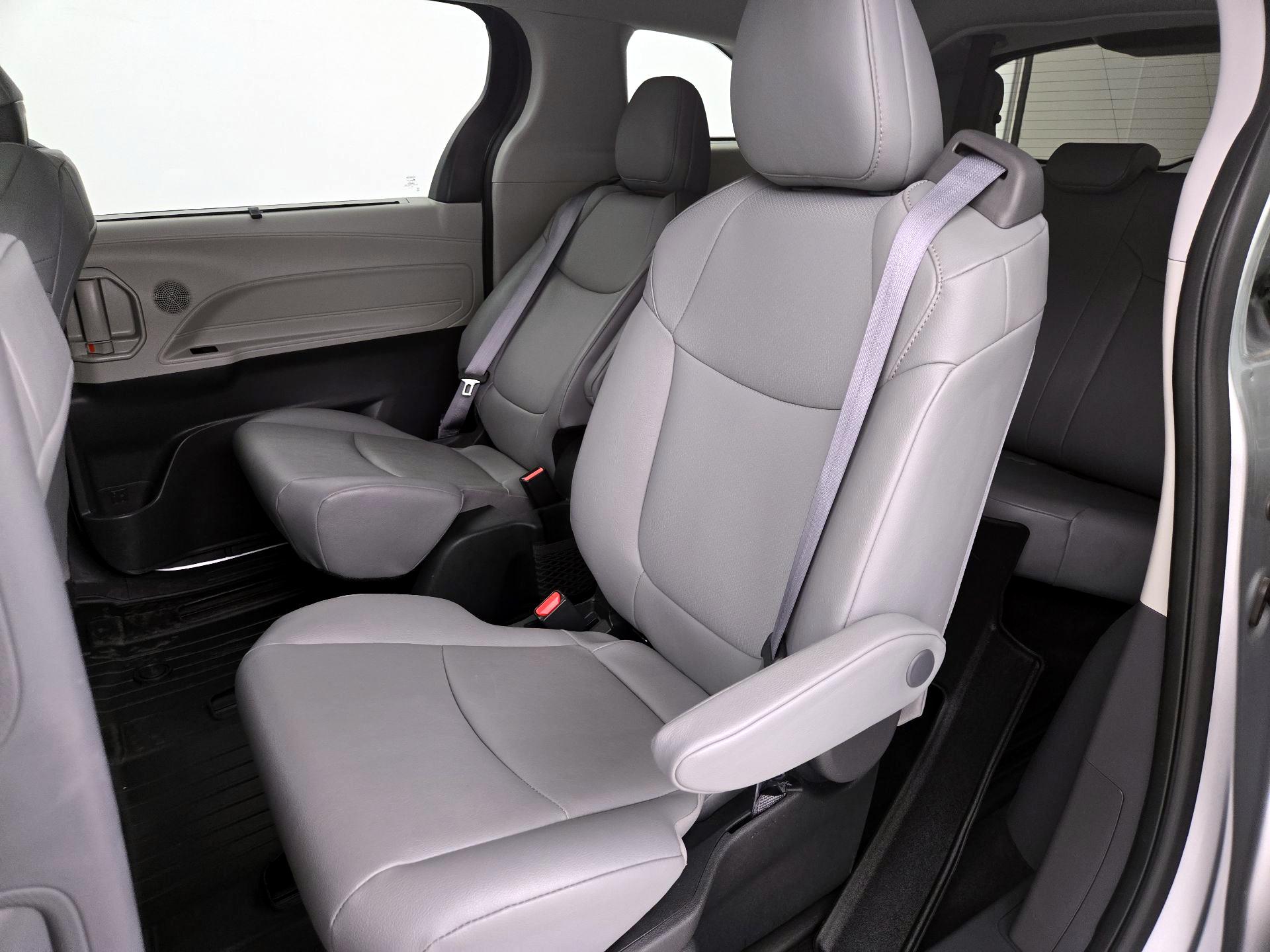 Thumbnail: 2023 Toyota Sienna - 20