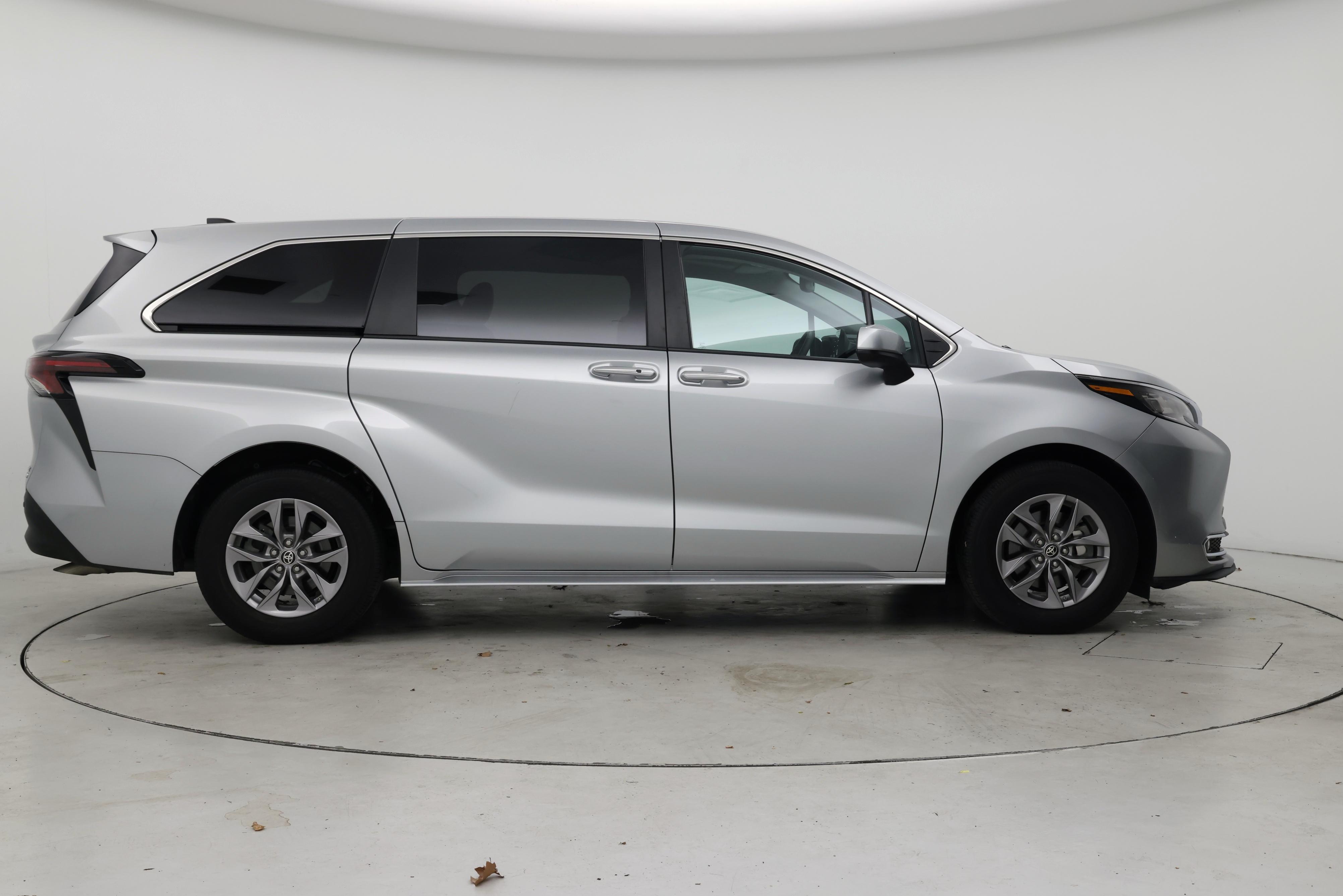 Thumbnail: 2023 Toyota Sienna - 7