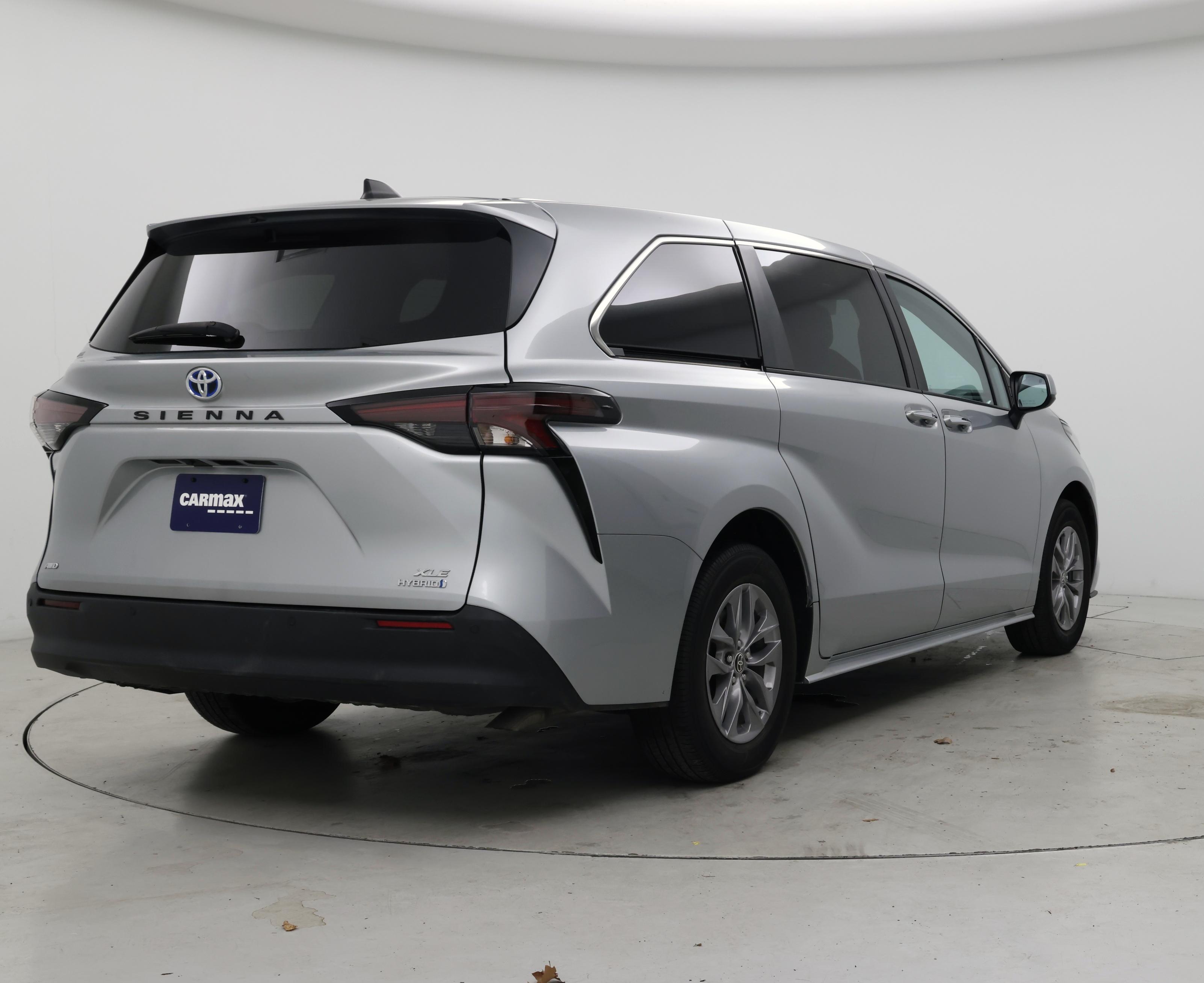 Thumbnail: 2023 Toyota Sienna - 8