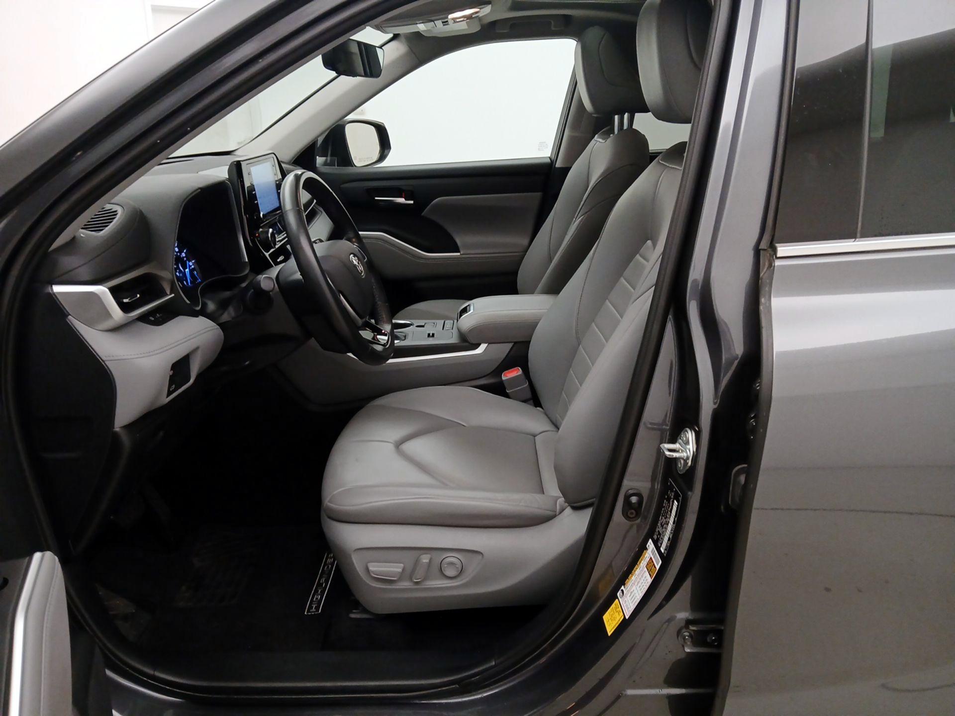 Thumbnail: 2021 Toyota Highlander - 11