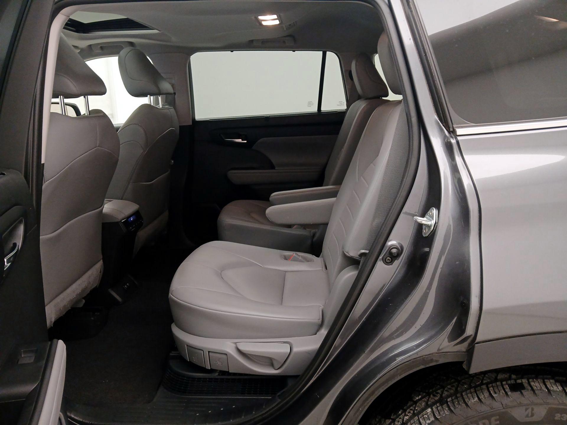 Thumbnail: 2021 Toyota Highlander - 20