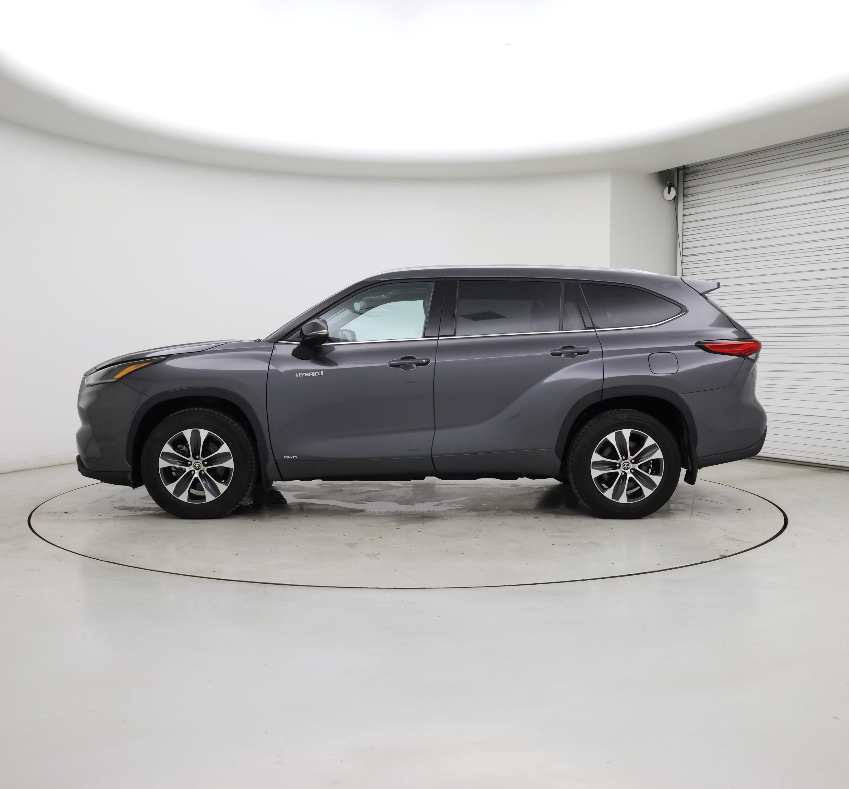 Thumbnail: 2021 Toyota Highlander - 3