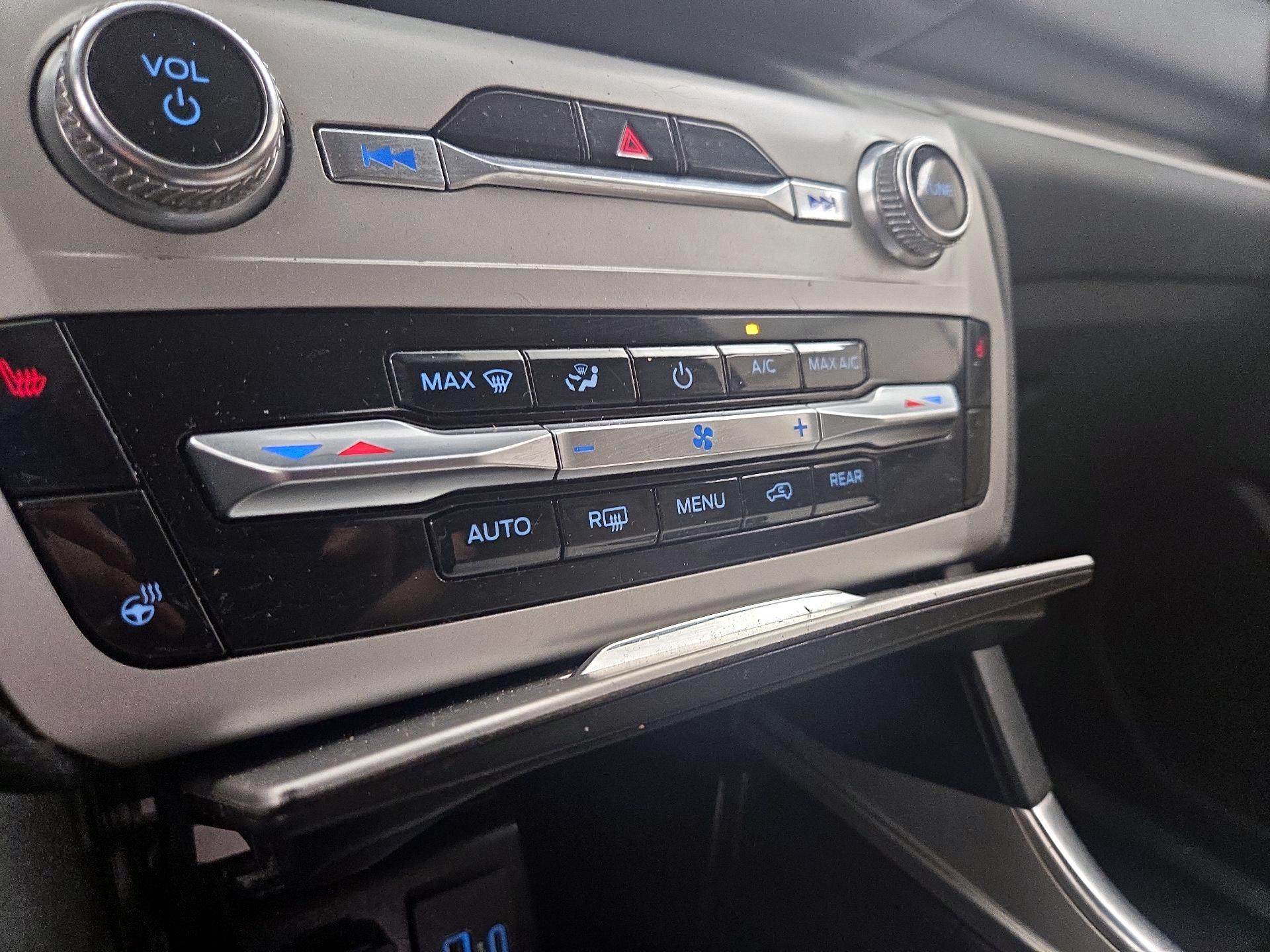 Thumbnail: 2022 Ford Explorer - 16