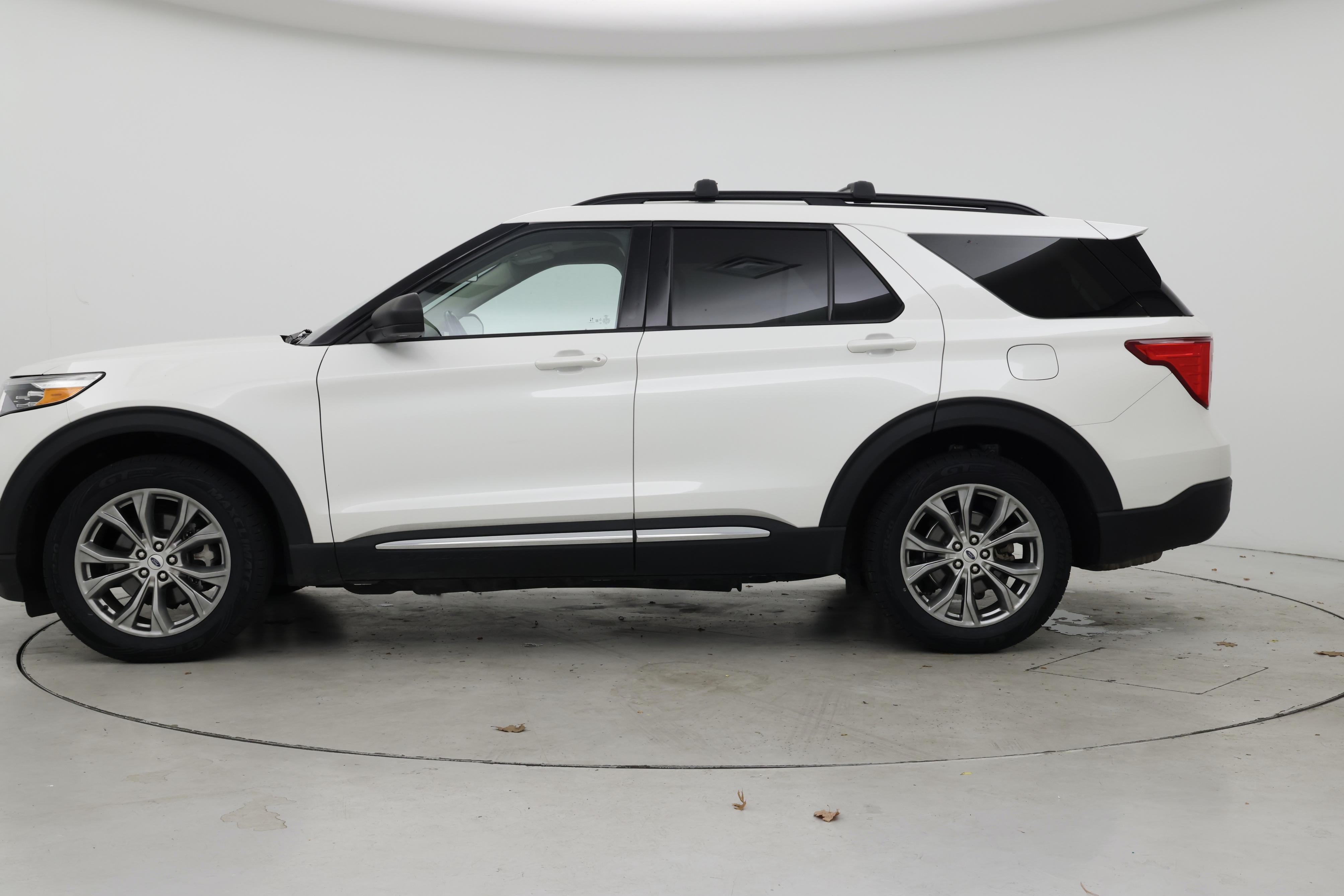 Thumbnail: 2022 Ford Explorer - 3