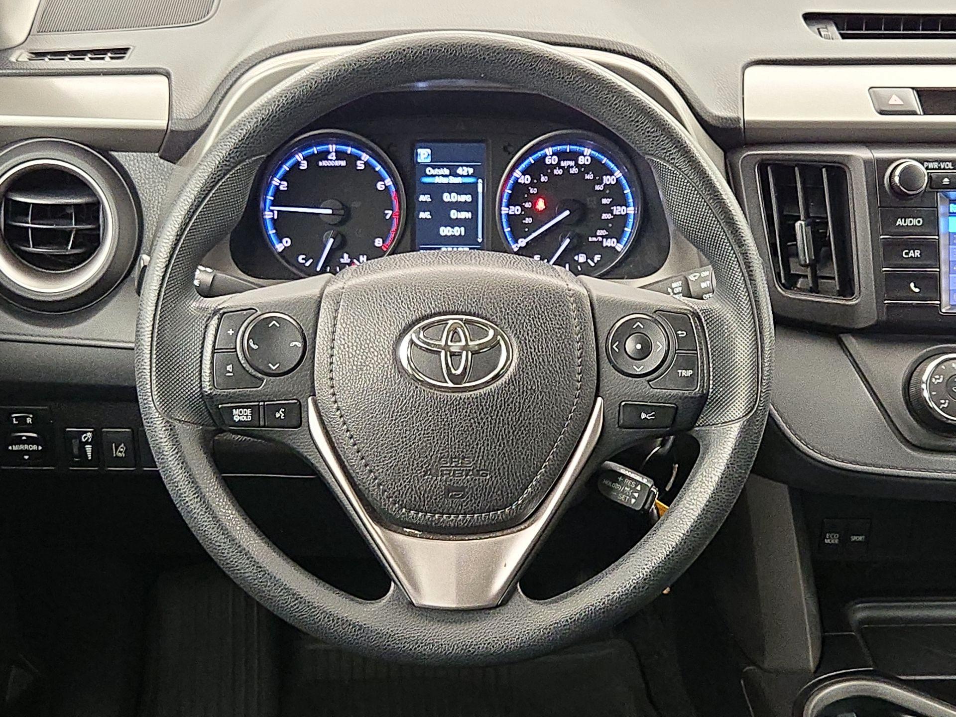 Thumbnail: 2018 Toyota RAV4 - 10