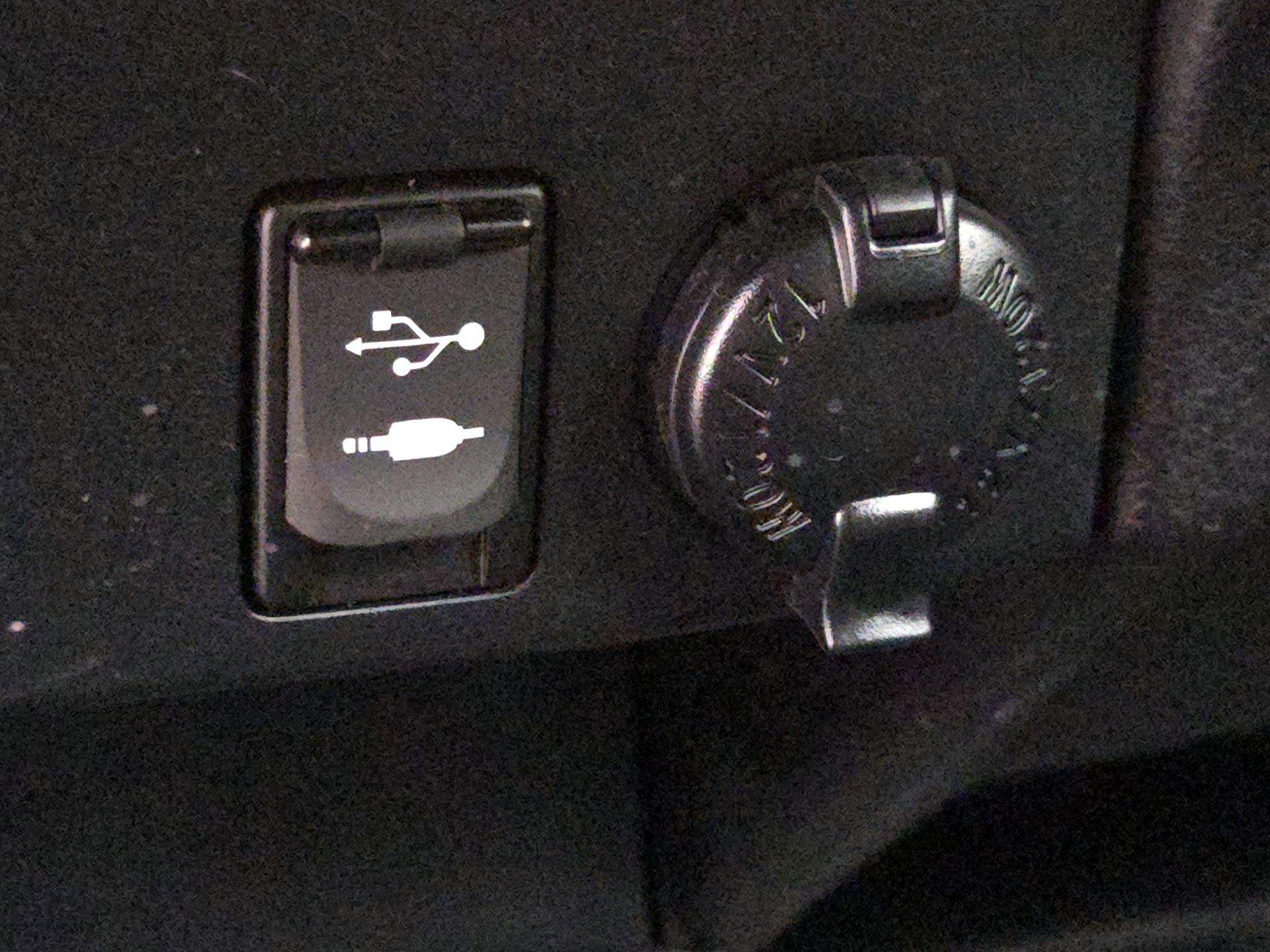 Thumbnail: 2018 Toyota RAV4 - 18