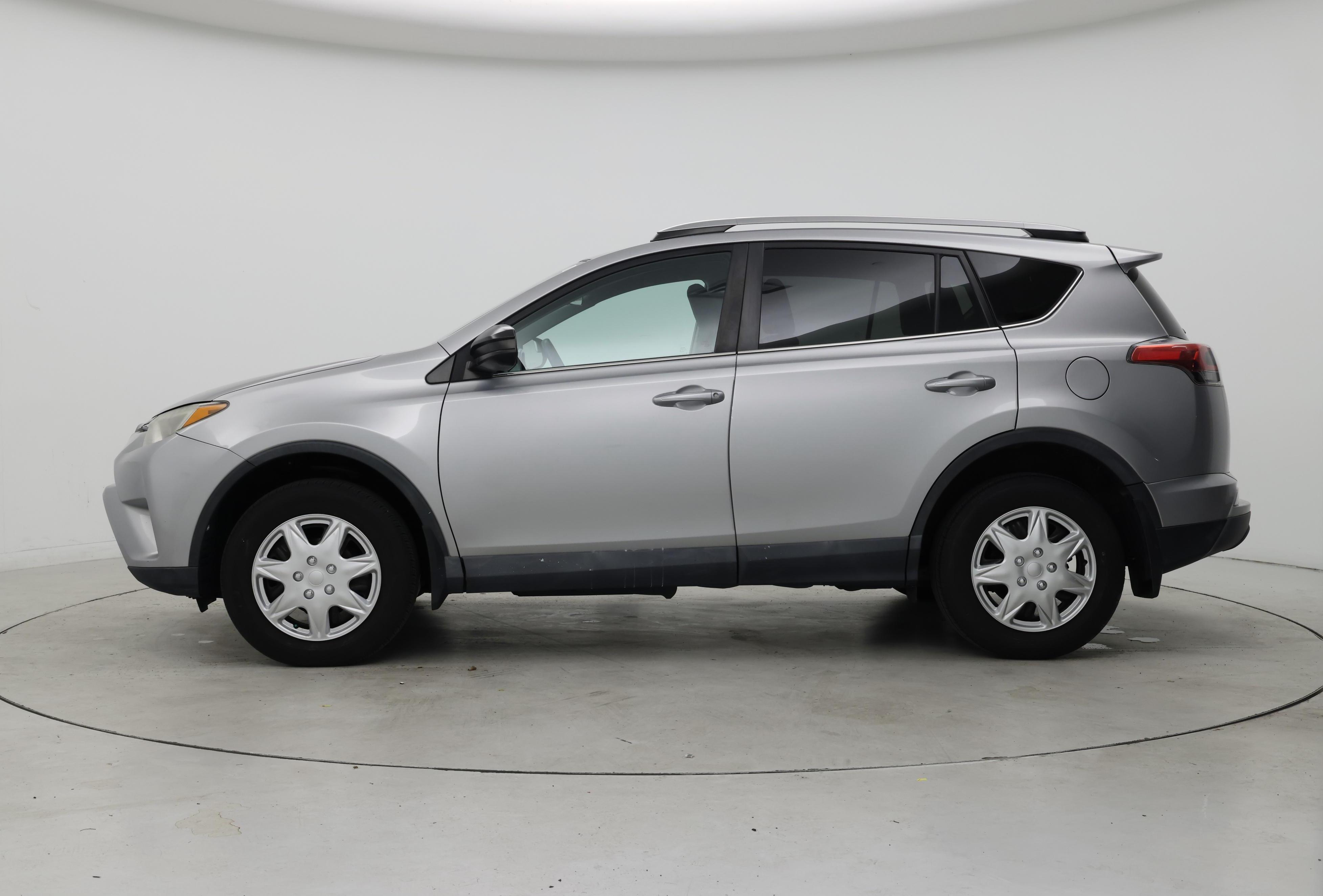 Thumbnail: 2018 Toyota RAV4 - 3