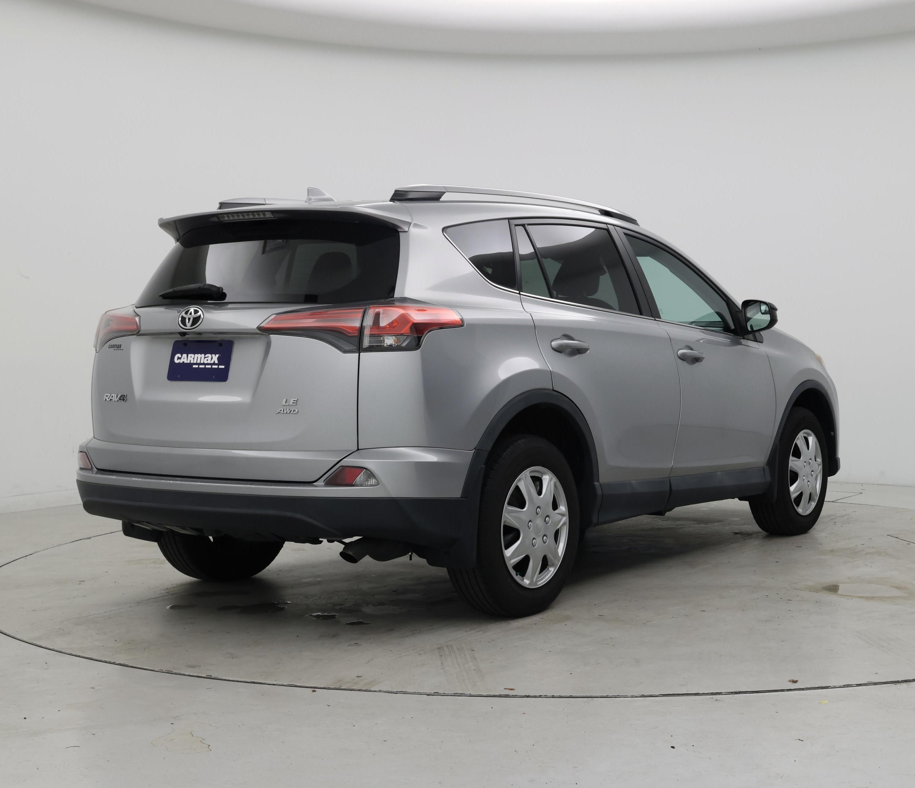 Thumbnail: 2018 Toyota RAV4 - 8