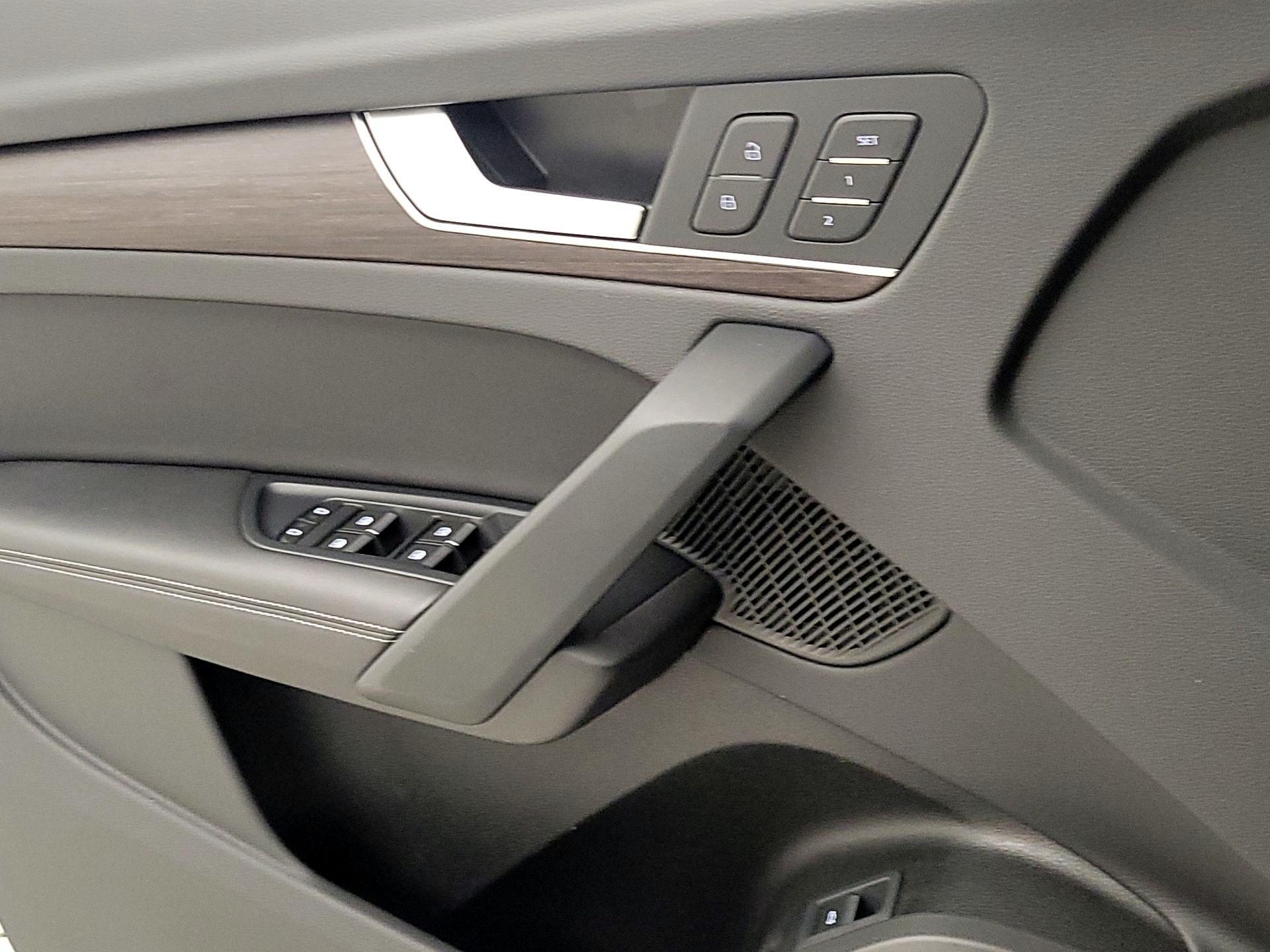 Thumbnail: 2023 Audi Q5 - 12