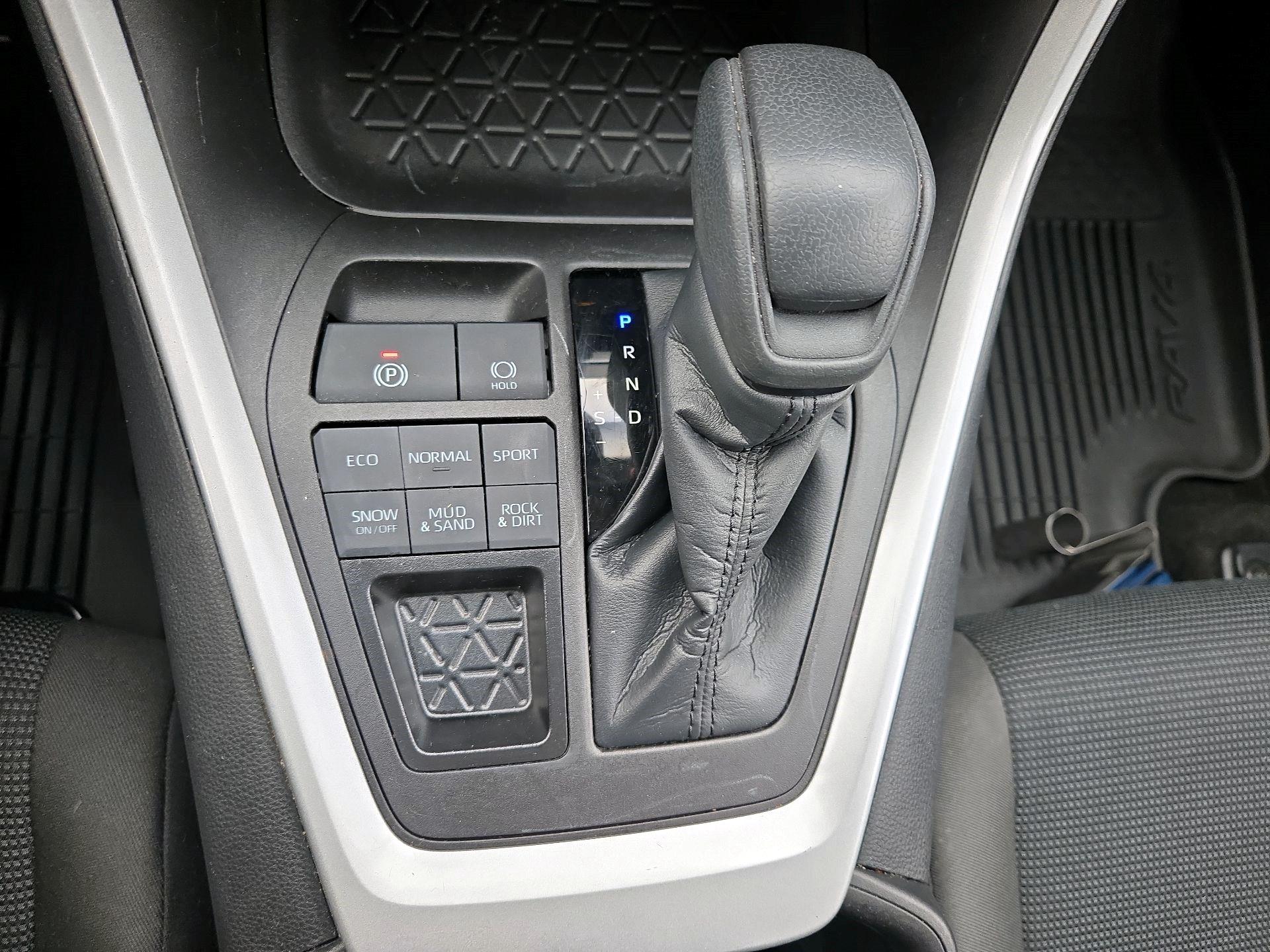 Thumbnail: 2023 Toyota RAV4 - 16