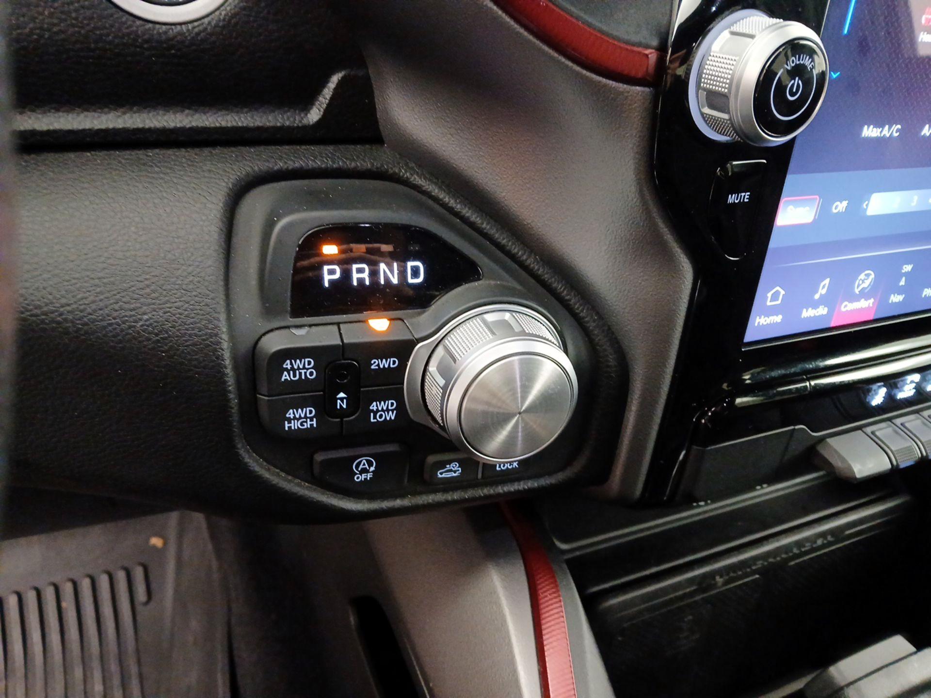 Thumbnail: 2025 RAM 1500 - 18