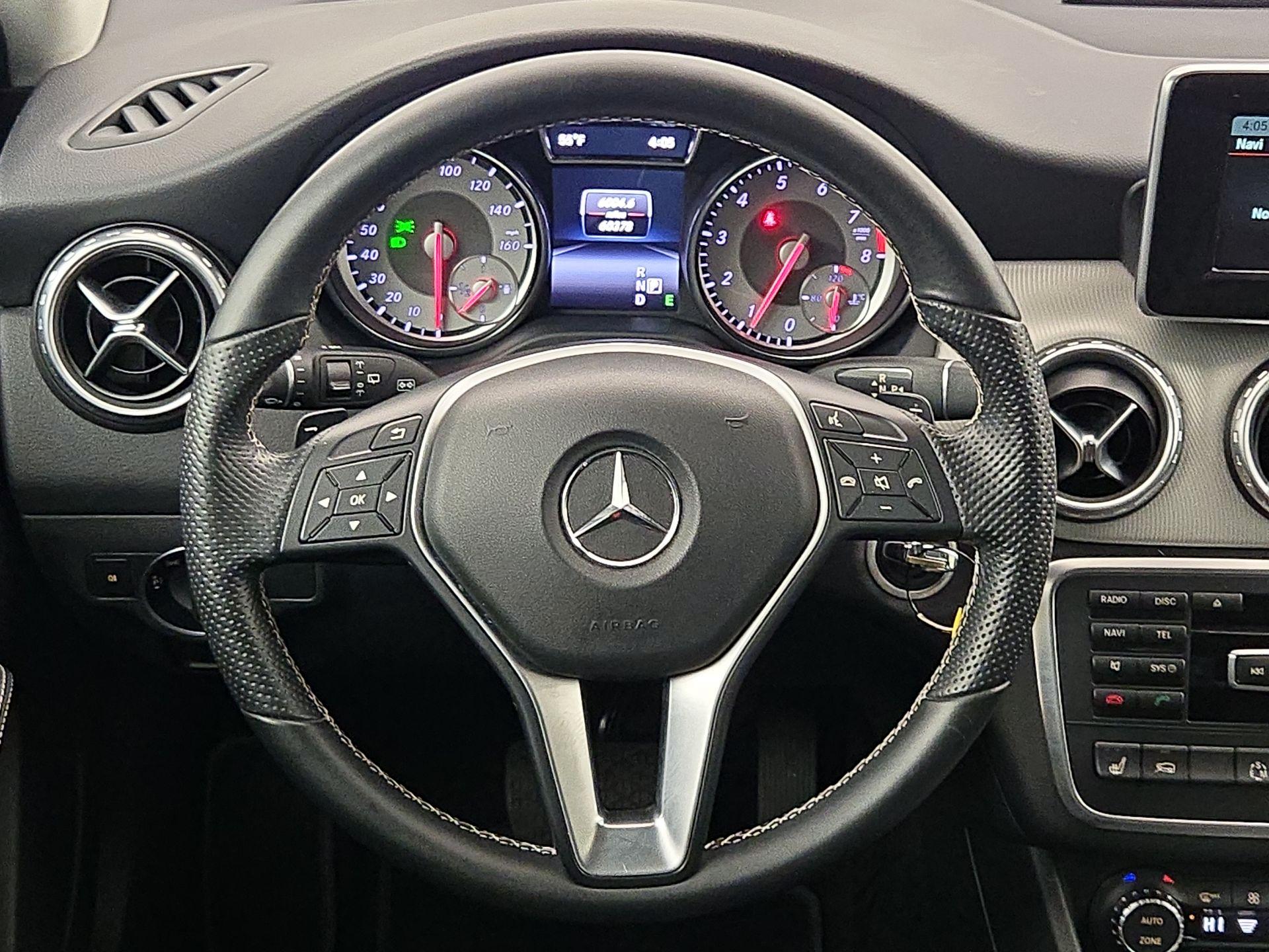 Thumbnail: 2015 Mercedes-Benz GLA - 10