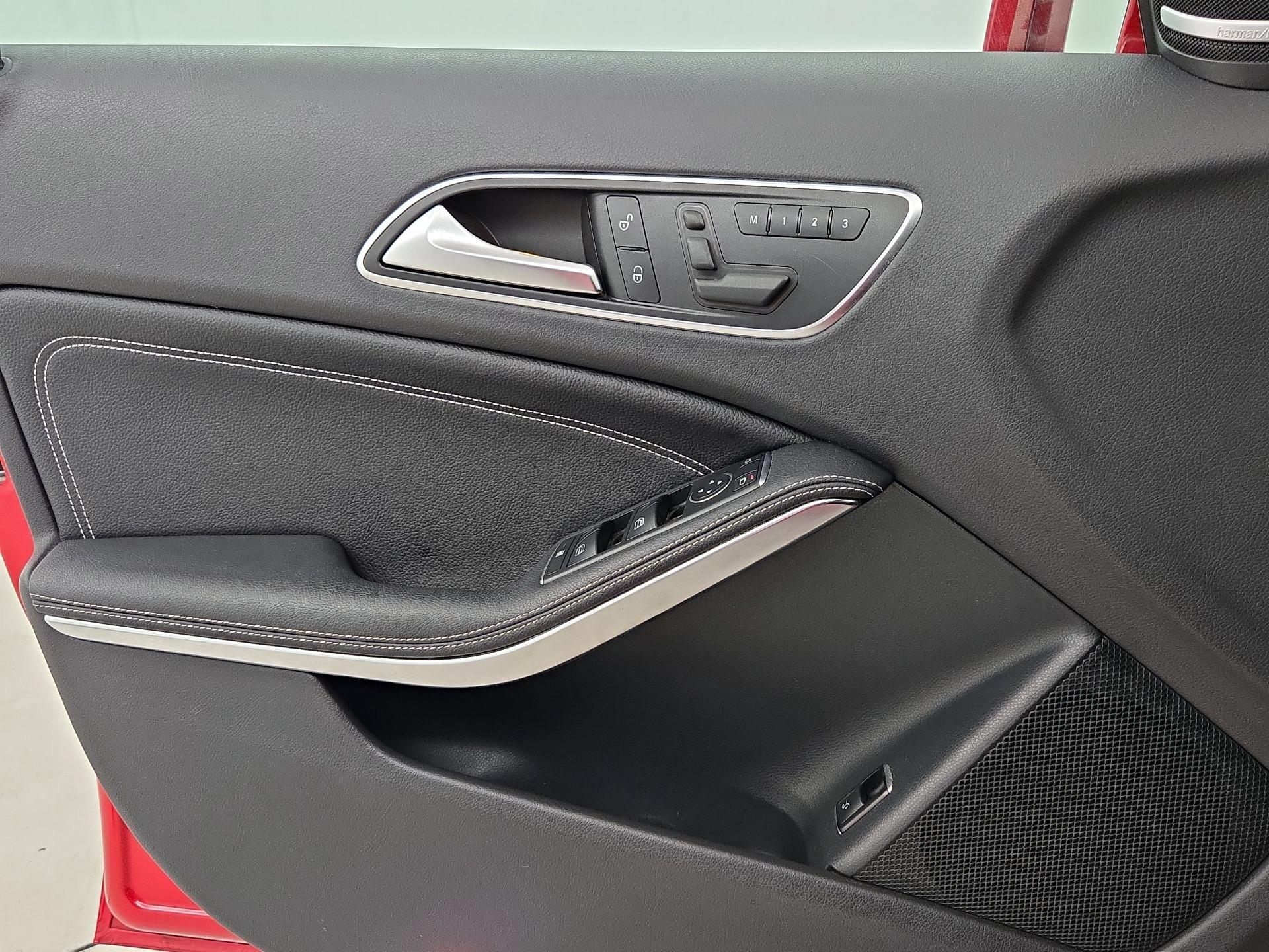 Thumbnail: 2015 Mercedes-Benz GLA - 12