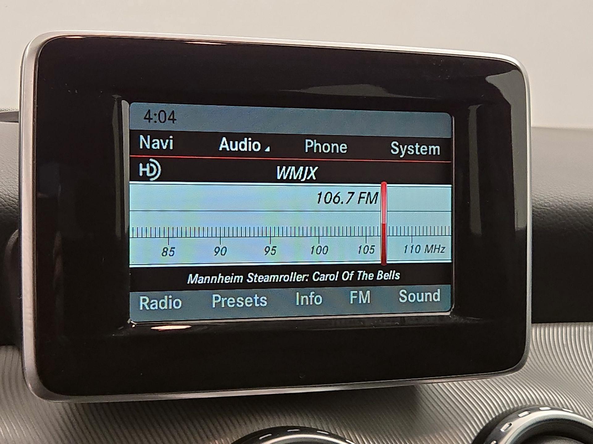 Thumbnail: 2015 Mercedes-Benz GLA - 15